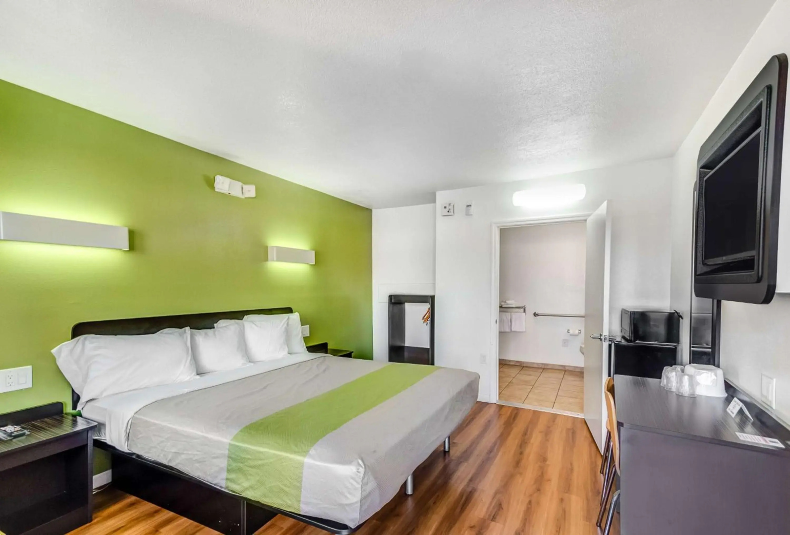 Motel 6 Visalia, CA