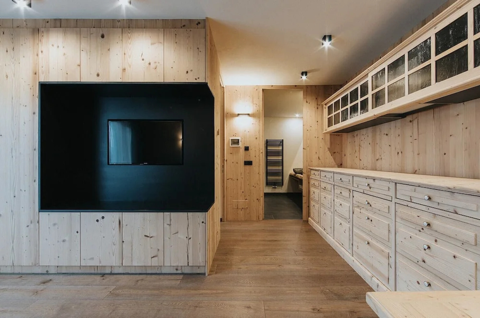 Presulis Hideaway Apartments & Restaurant