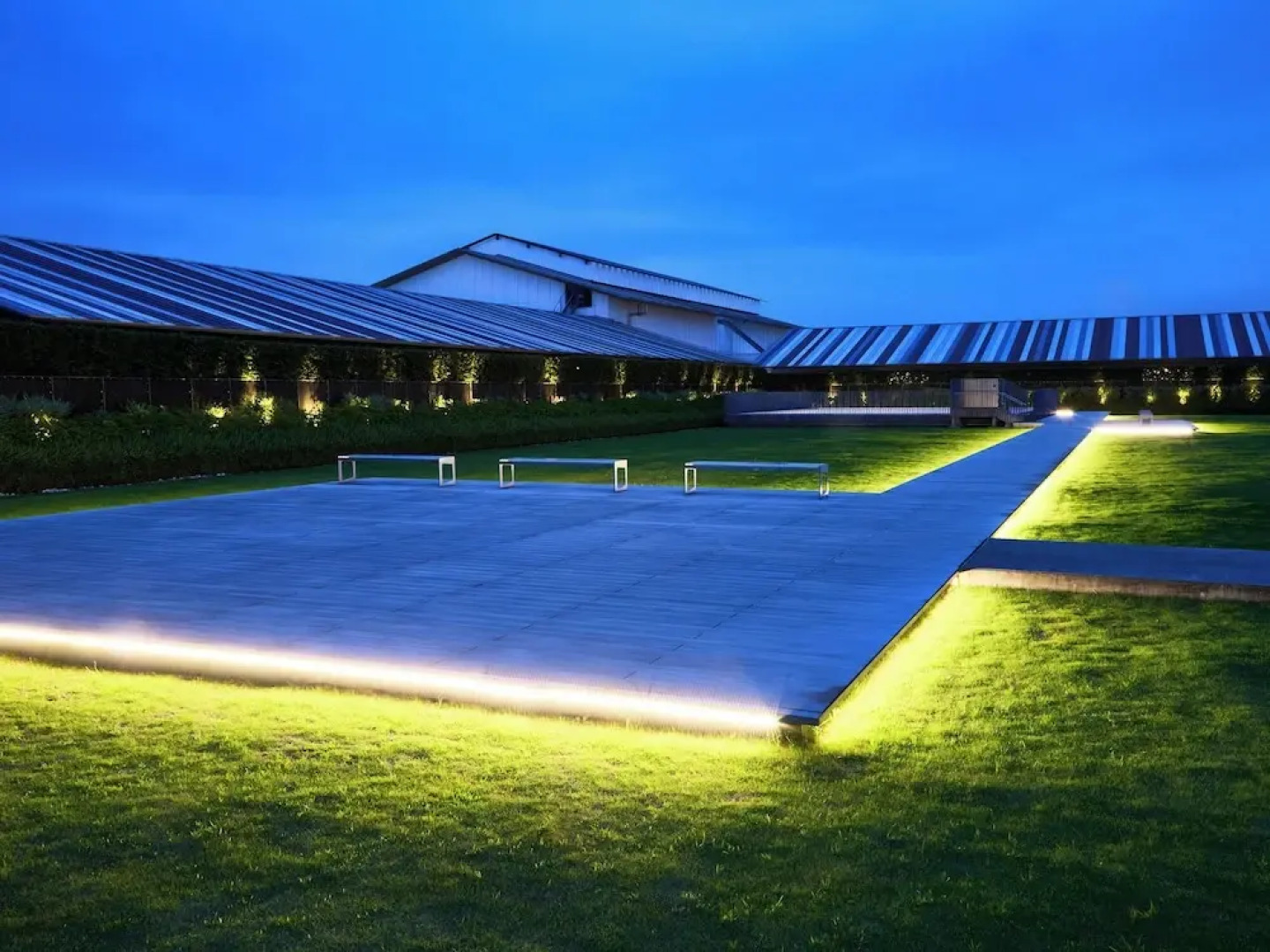 IN THE LIBRARY hotel and books TOKOROZAWA