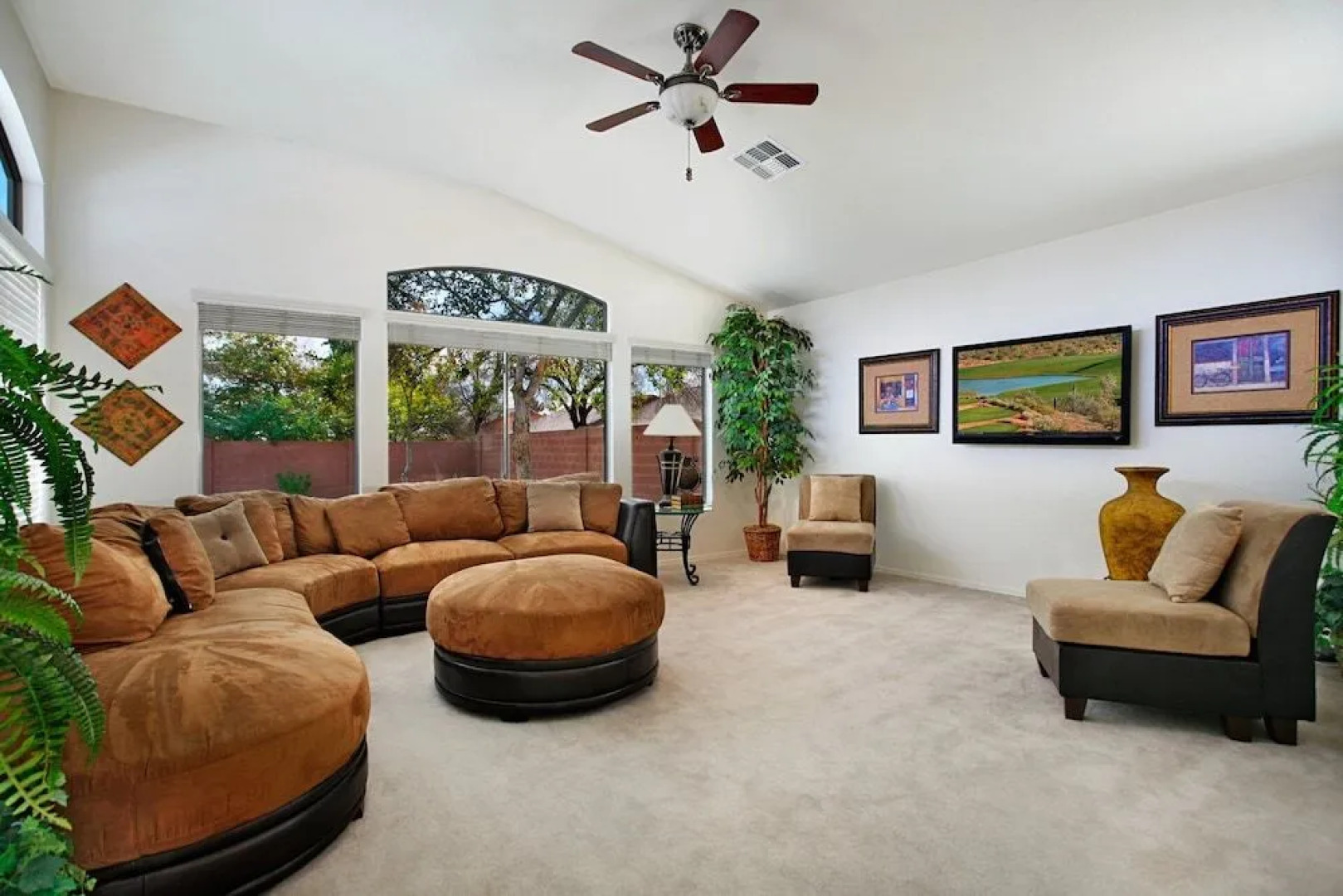 Near Great Shopping & Dining! Pool Table & Games!