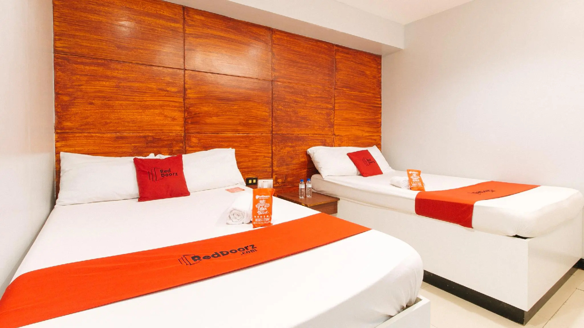 RedDoorz @ 77 Travellers Inn Malolos Bulacan