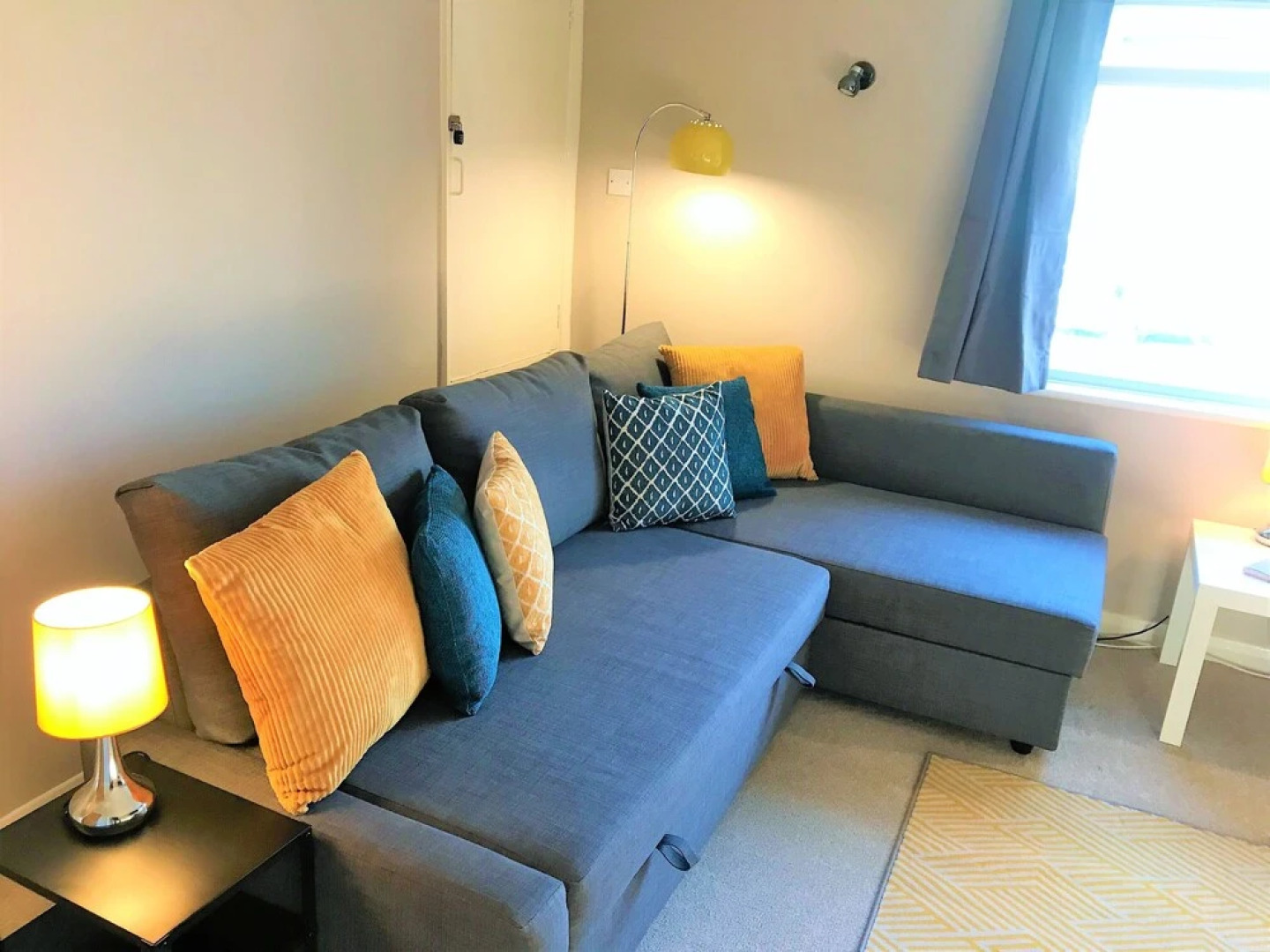 Toronto Apartment in Seaside Town With Parking