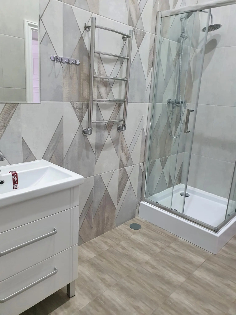 Anna and King  (on Zheleznodorozhnoy)