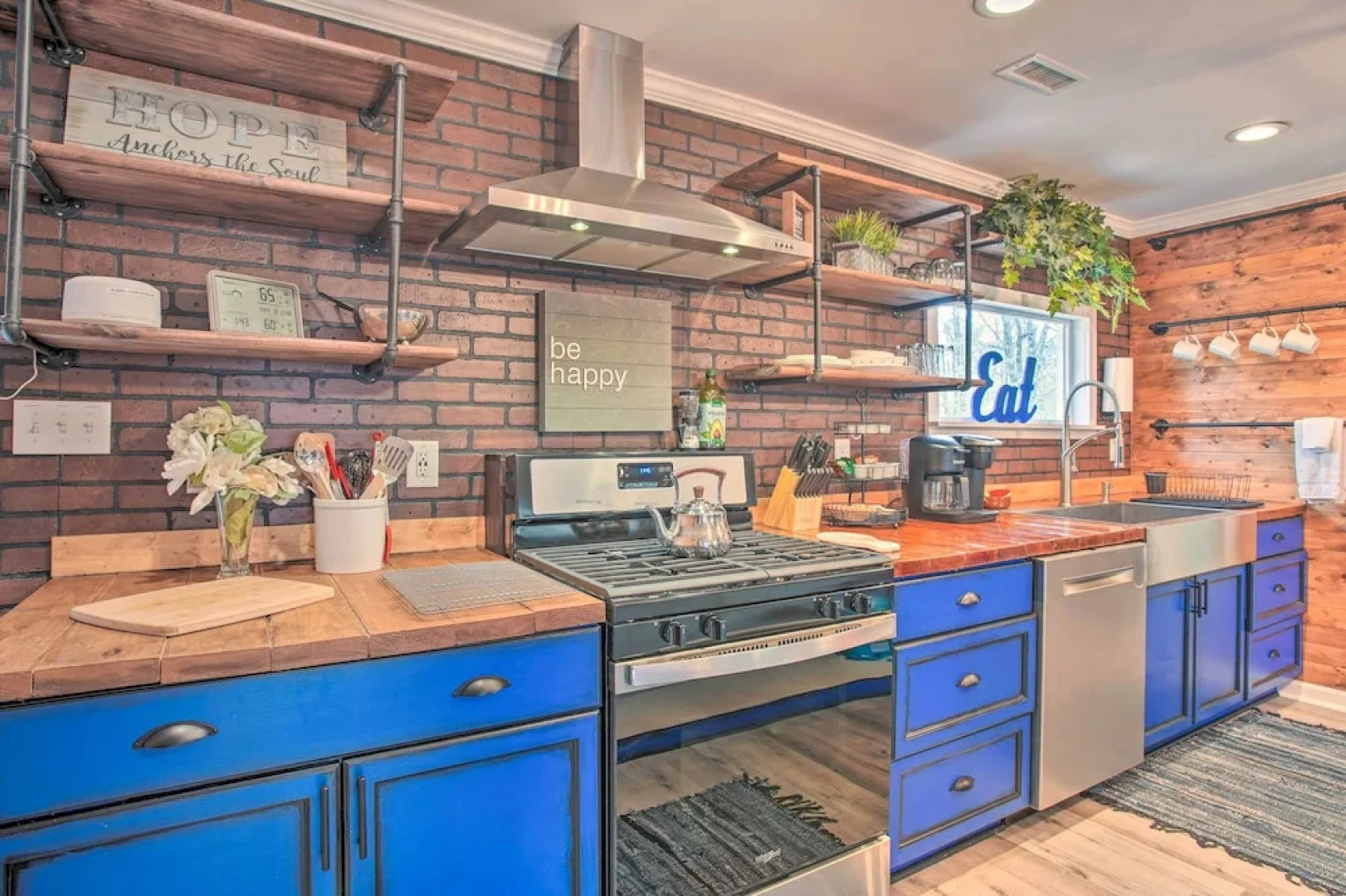 Charming Retreat on 20 Acres w/ Private Lake!