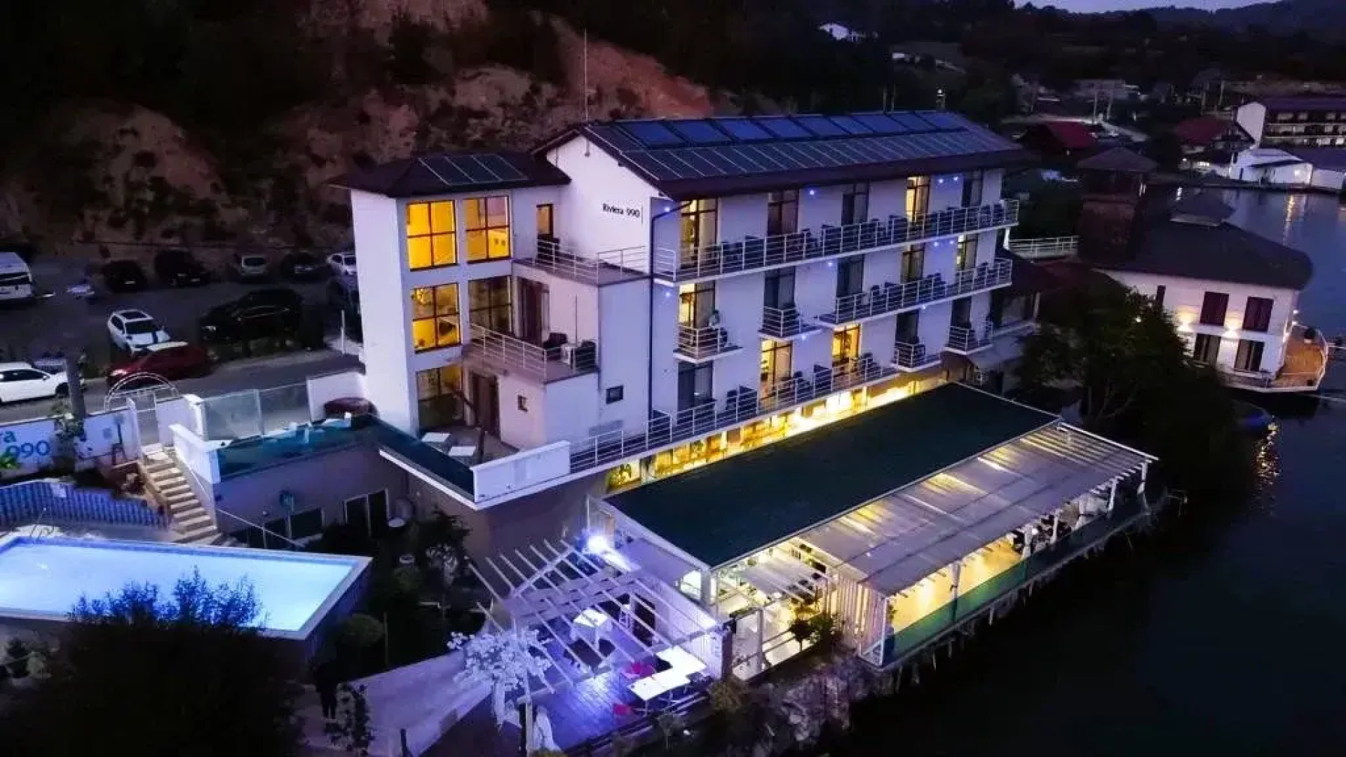 . RIVIERA 990 - Camere de Inchiriat