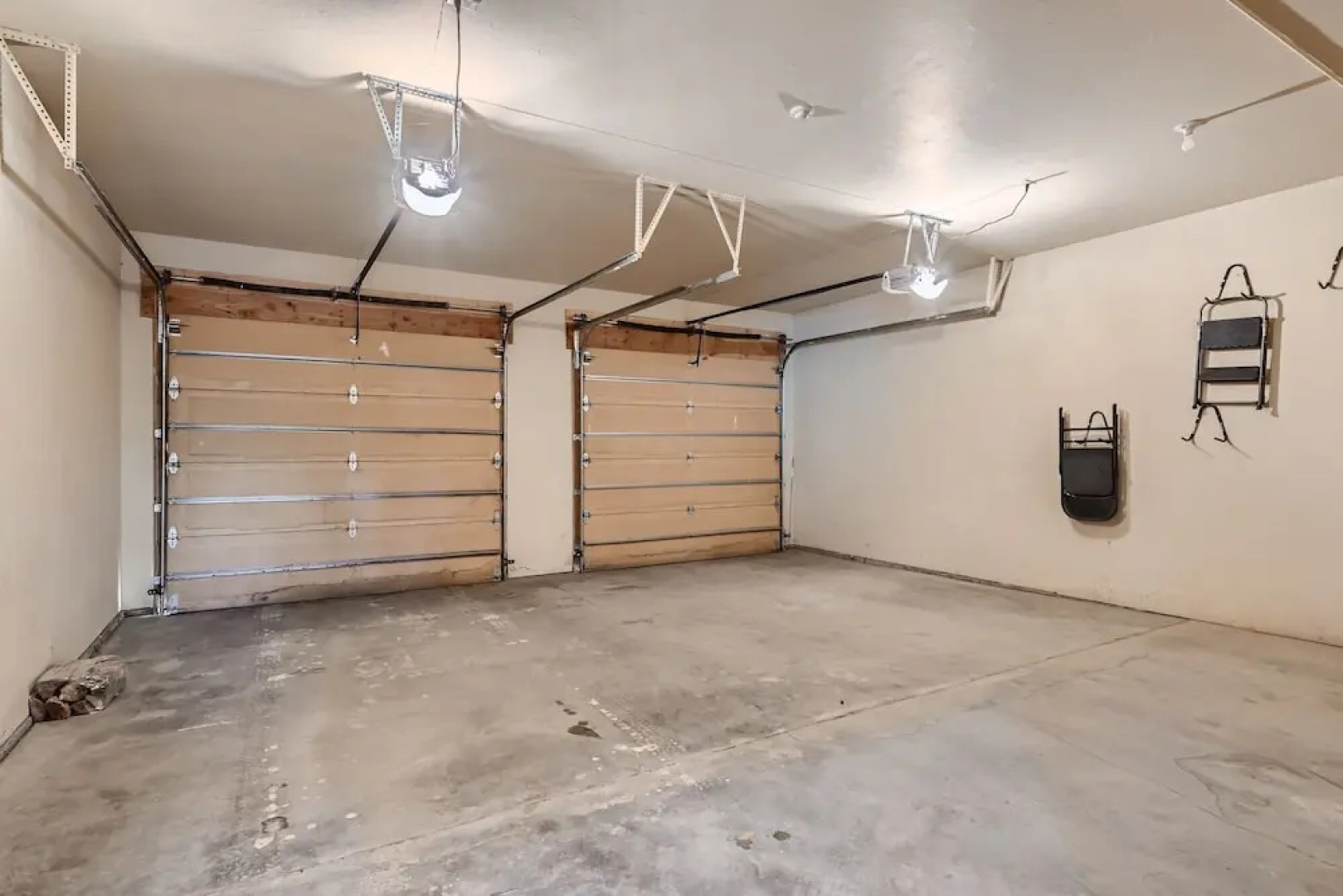 Twin Creek Lodge 7 Bedroom Home by RedAwning