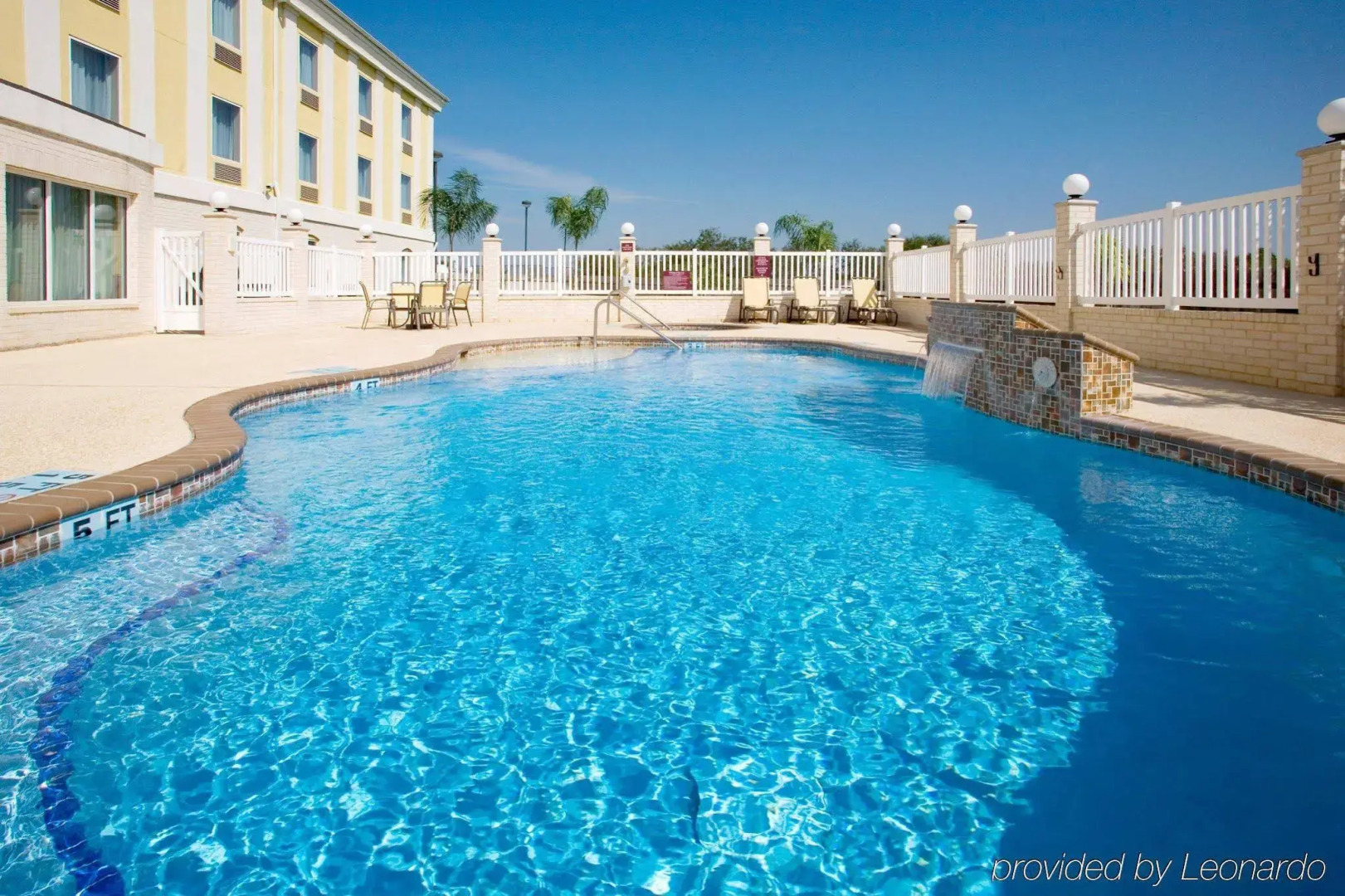 Holiday Inn Express Hotel and Suites Falfurrias