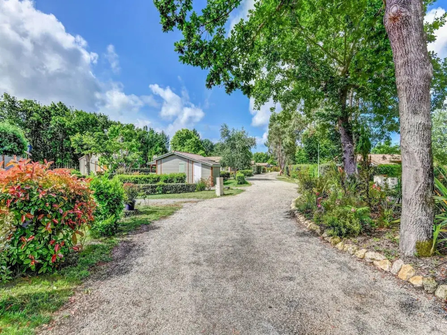 Secluded Chalet in Hourtin With Swimming Pool