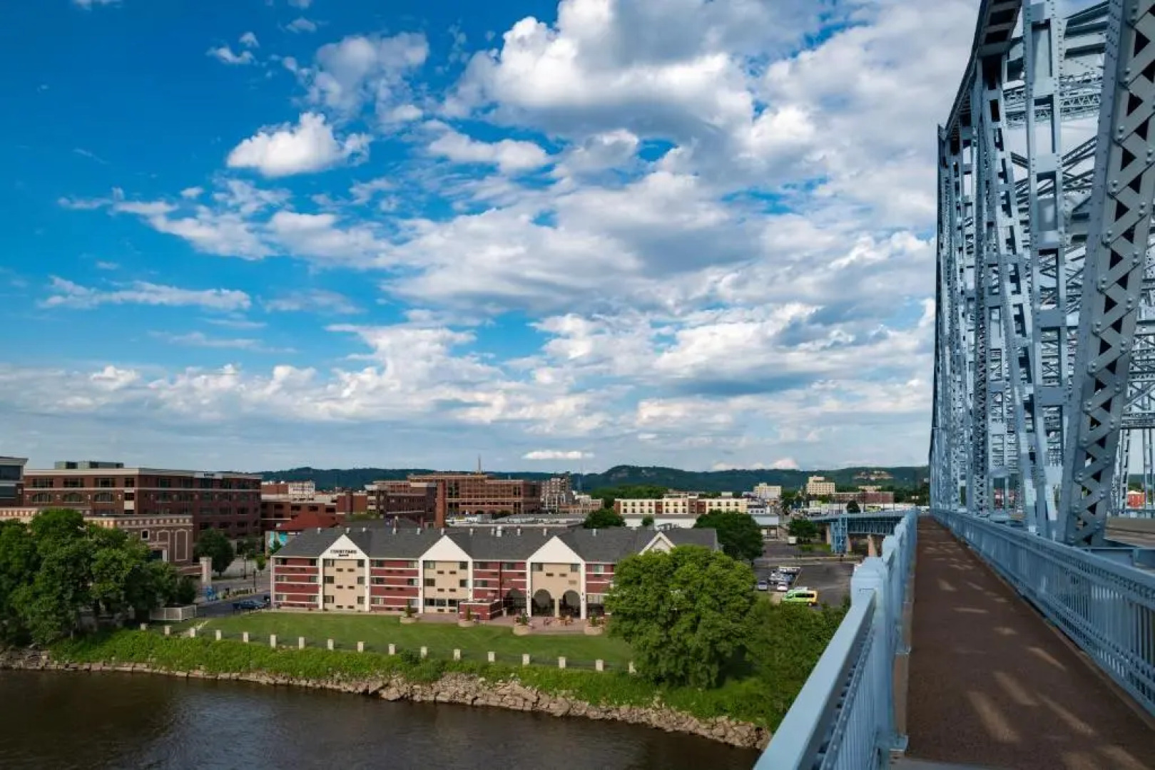 Courtyard by Marriott La Crosse