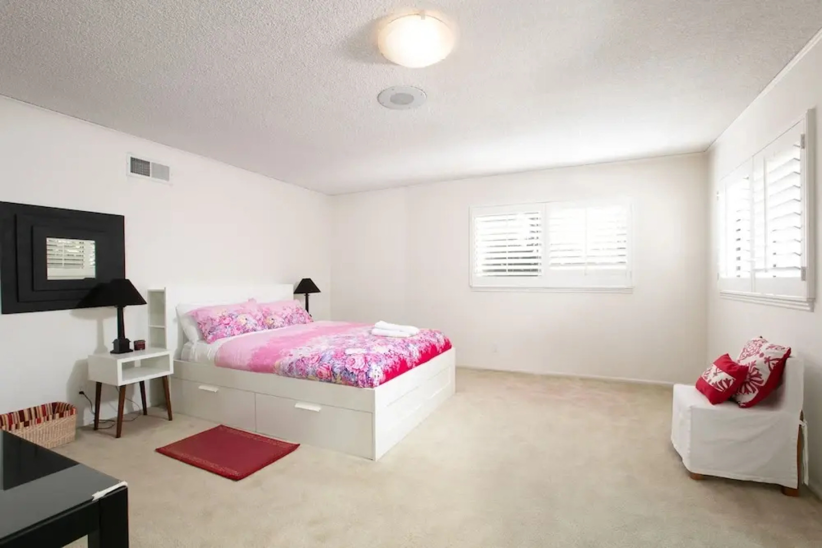 Sunny Pasadena Mansion, Sparkling Heated Pool & Projector Room!