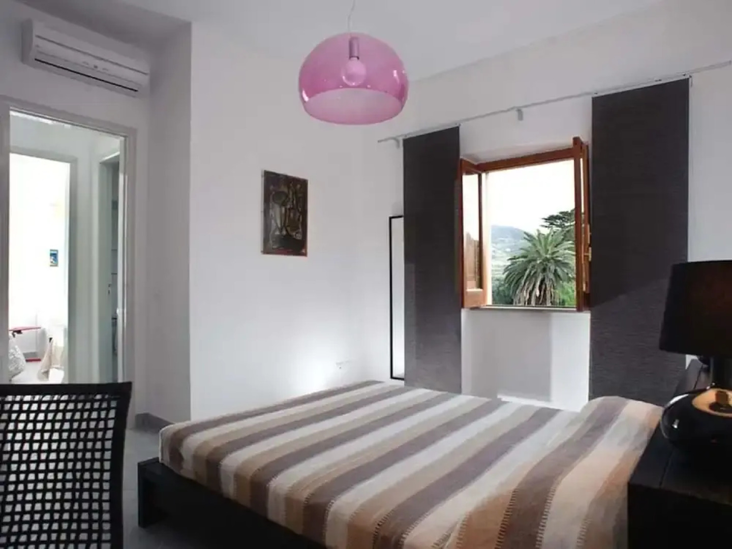 Detached Villa in an Excellent Location Near the Sea