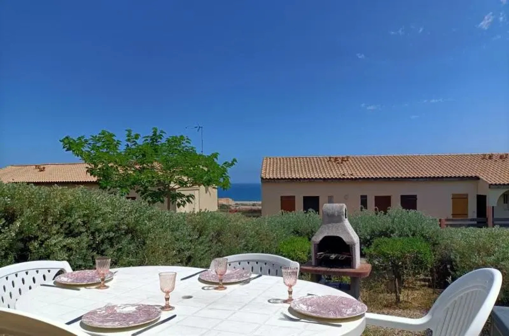 Appartement T2 jardin et parking, Résidence avec piscine Saint pierre La Mer 4RH106