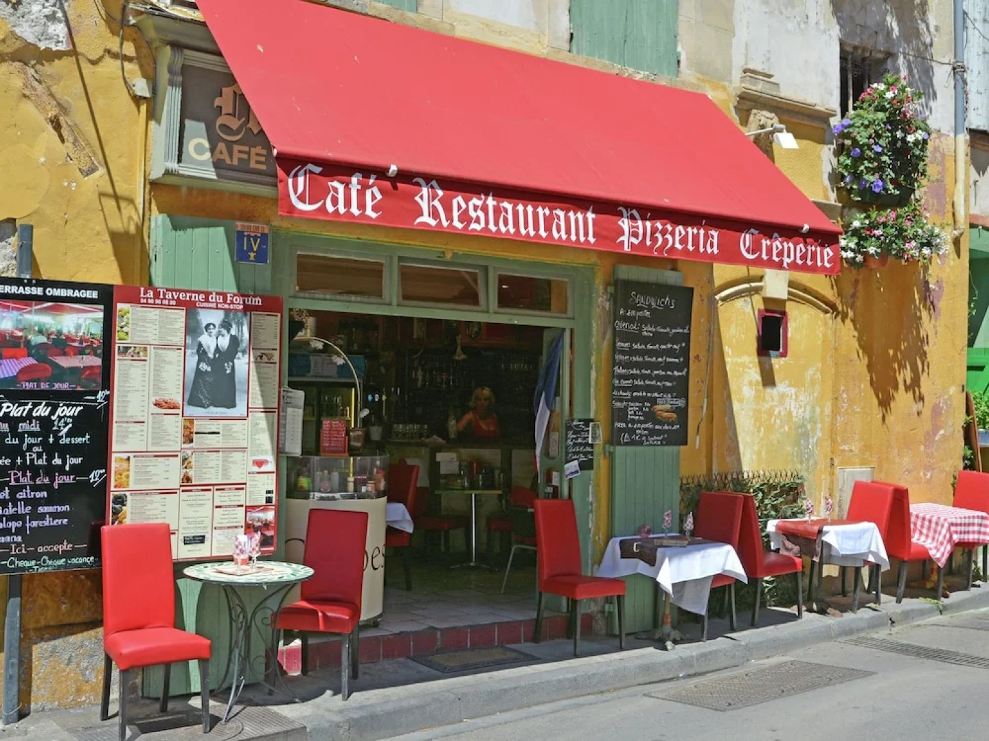 Spacious Villa With Heated Pool With Super Slide Between the Beach and Lake