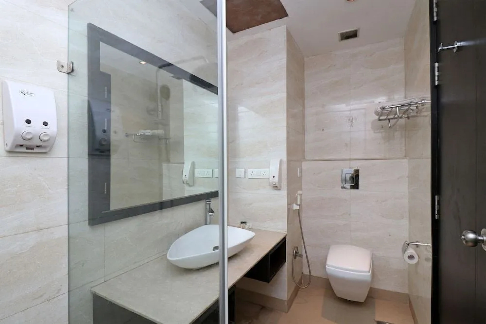 OYO 19296 Joy Inn & Suites