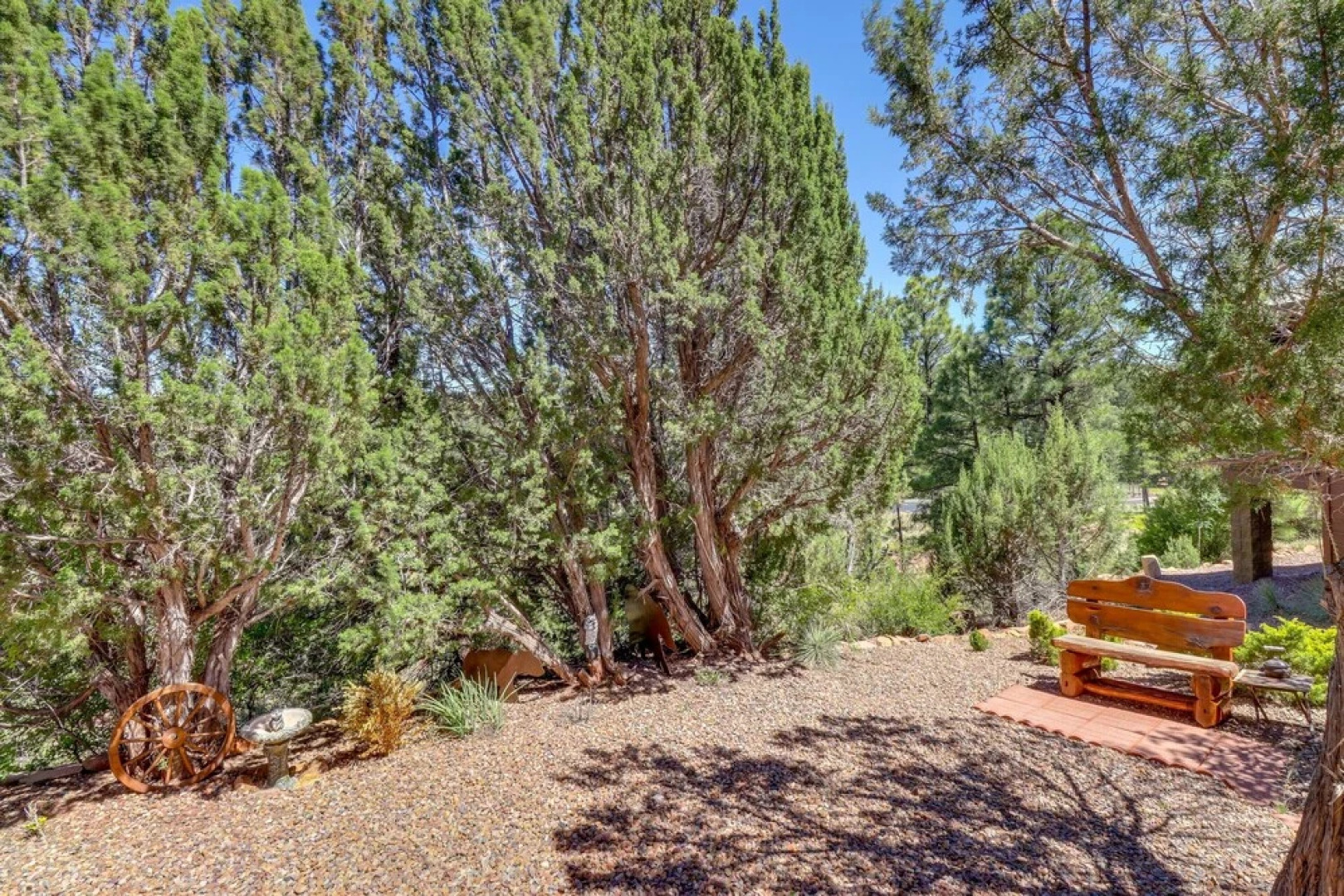 Cozy Show Low Cabin < 5 Mi to Downtown!