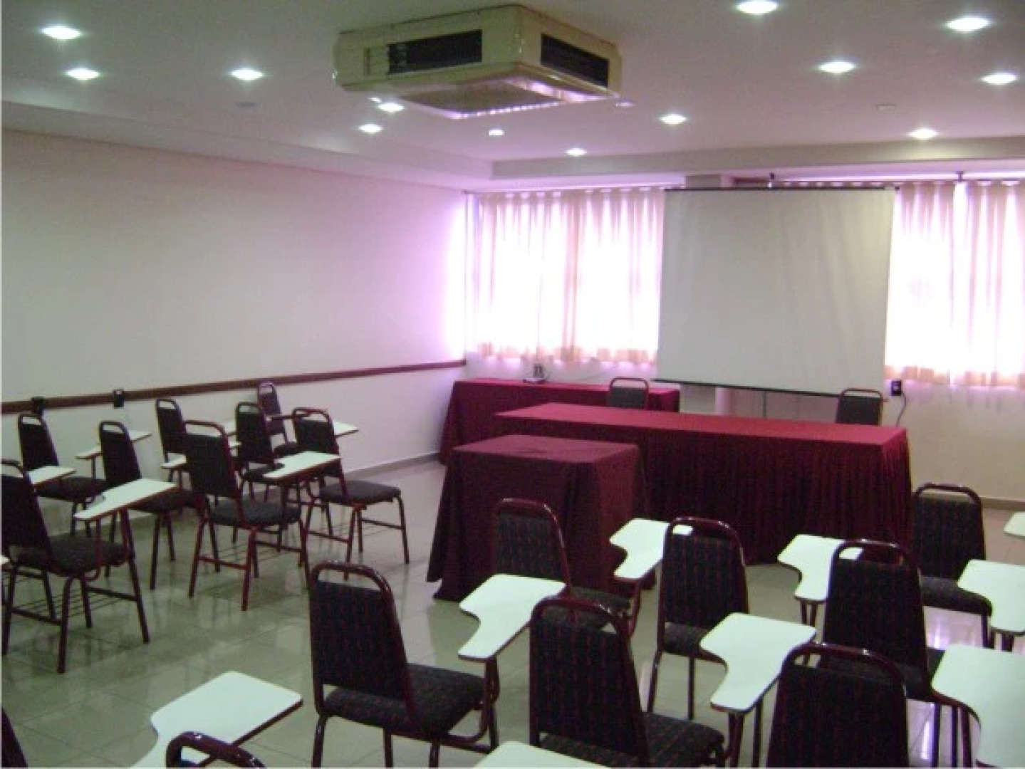 Victoria Plaza Hotel