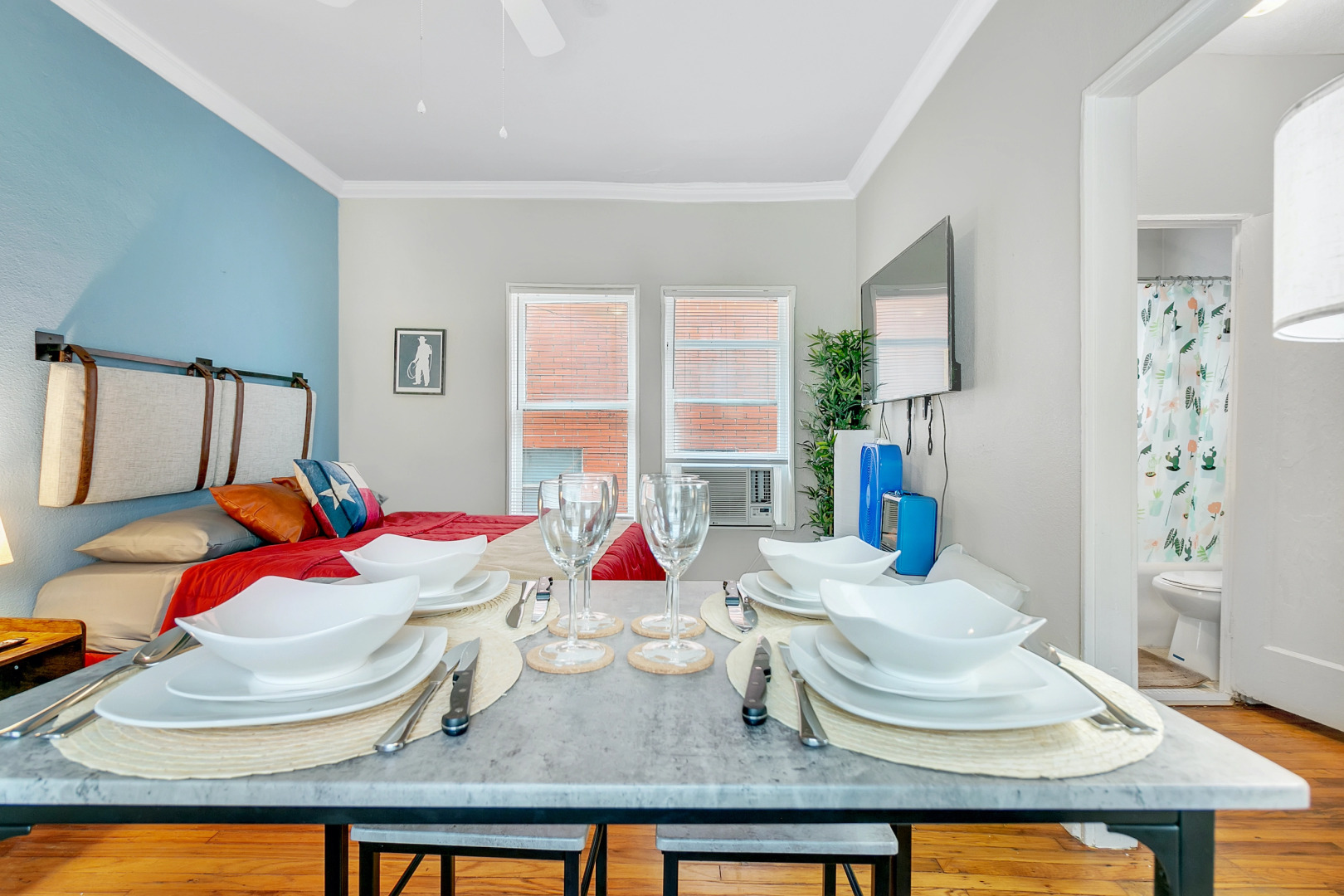 Studio Apt For A Long Term Stay With Parking Included!