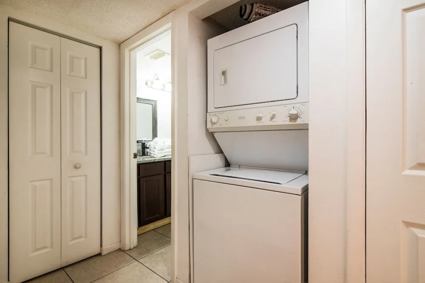 4515 Shorewalk Updated First Floor Condo