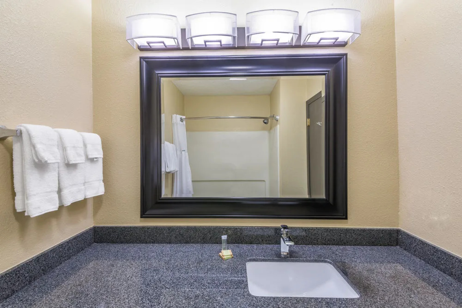 Super 8 Copley Akron