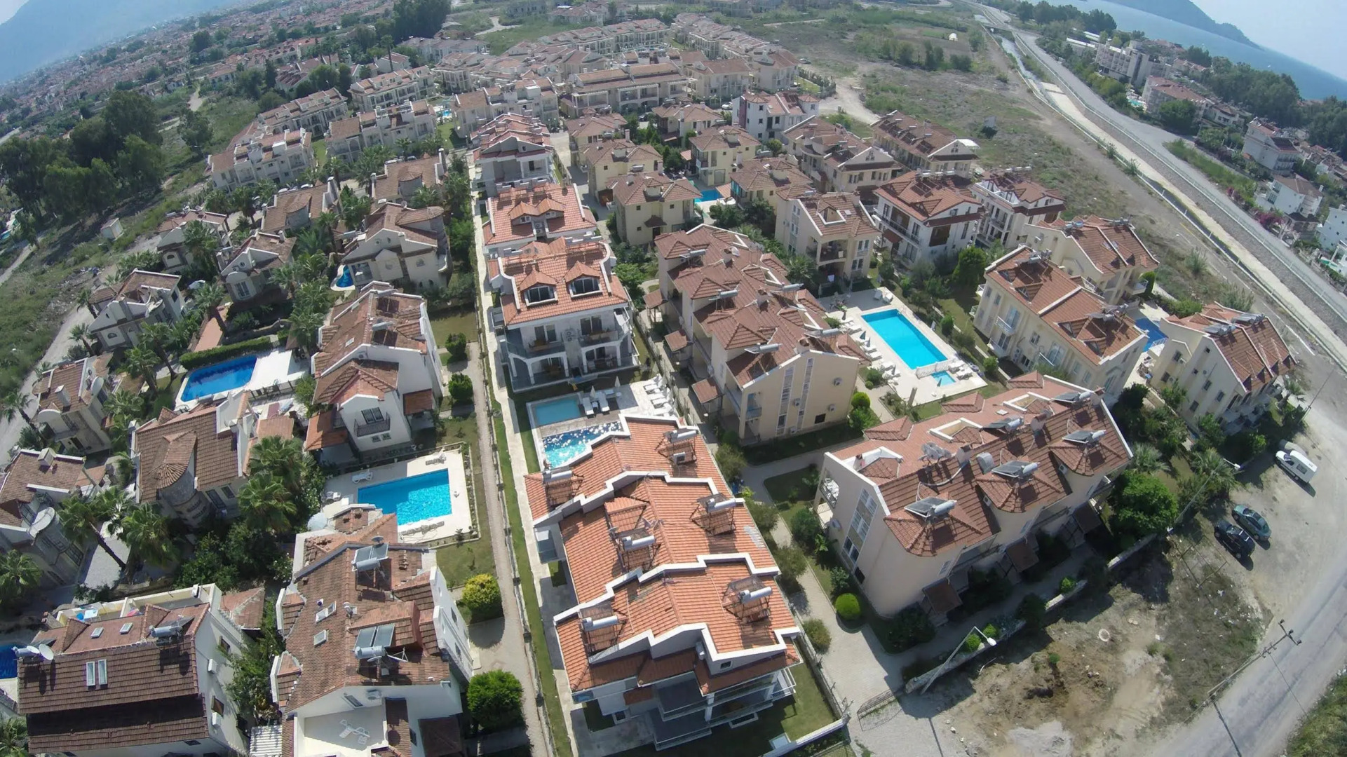 Lighthouse Nadia Aparts