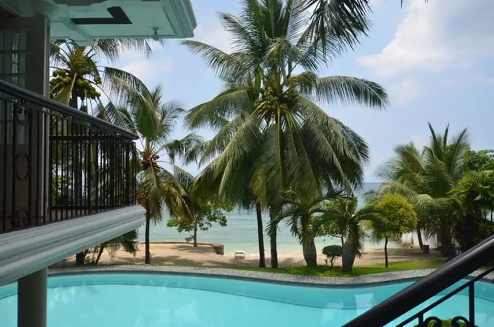 Robinland Vacation Home Badian