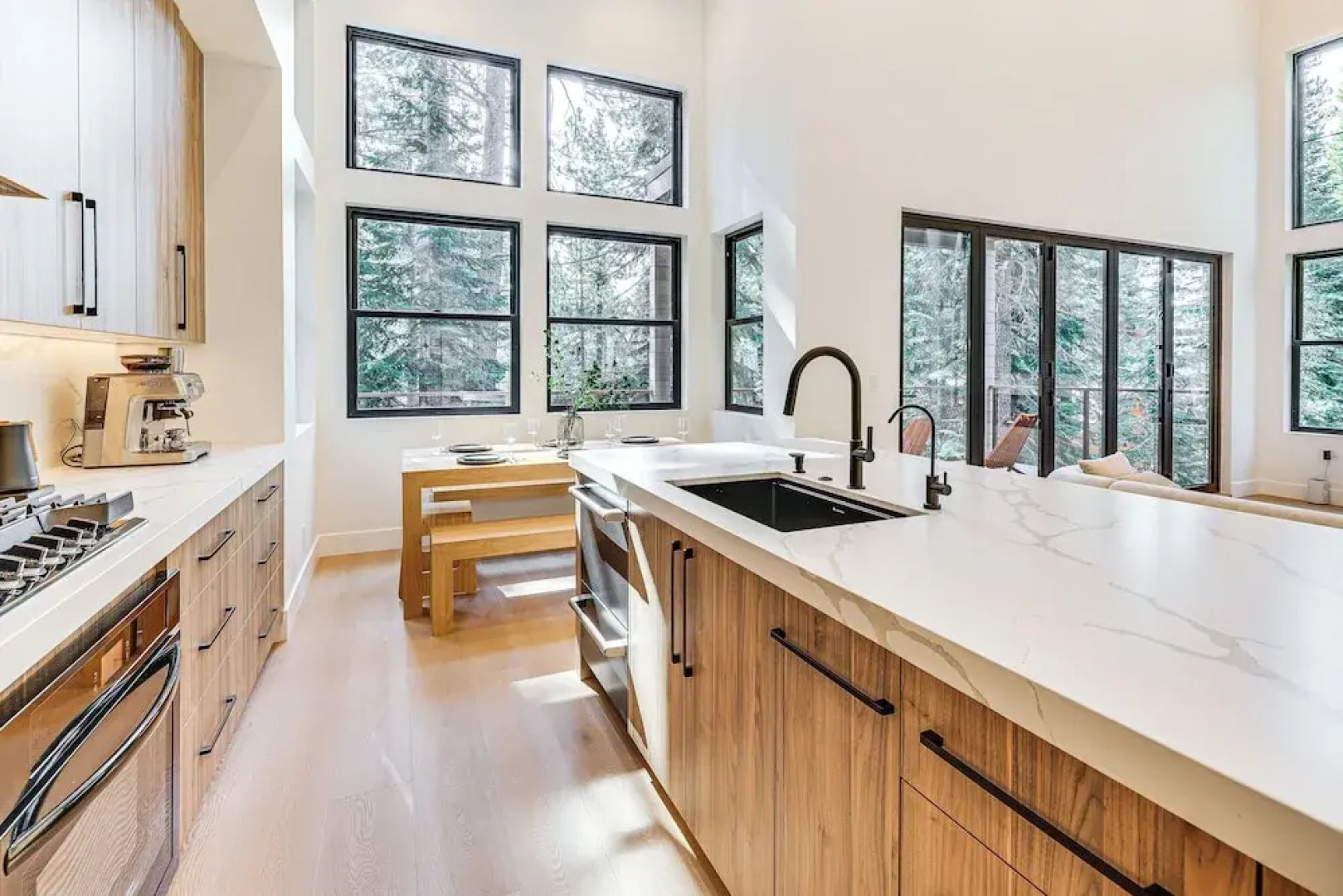 4 Mi to Soda Springs Resort: Hot Tub Hideaway!