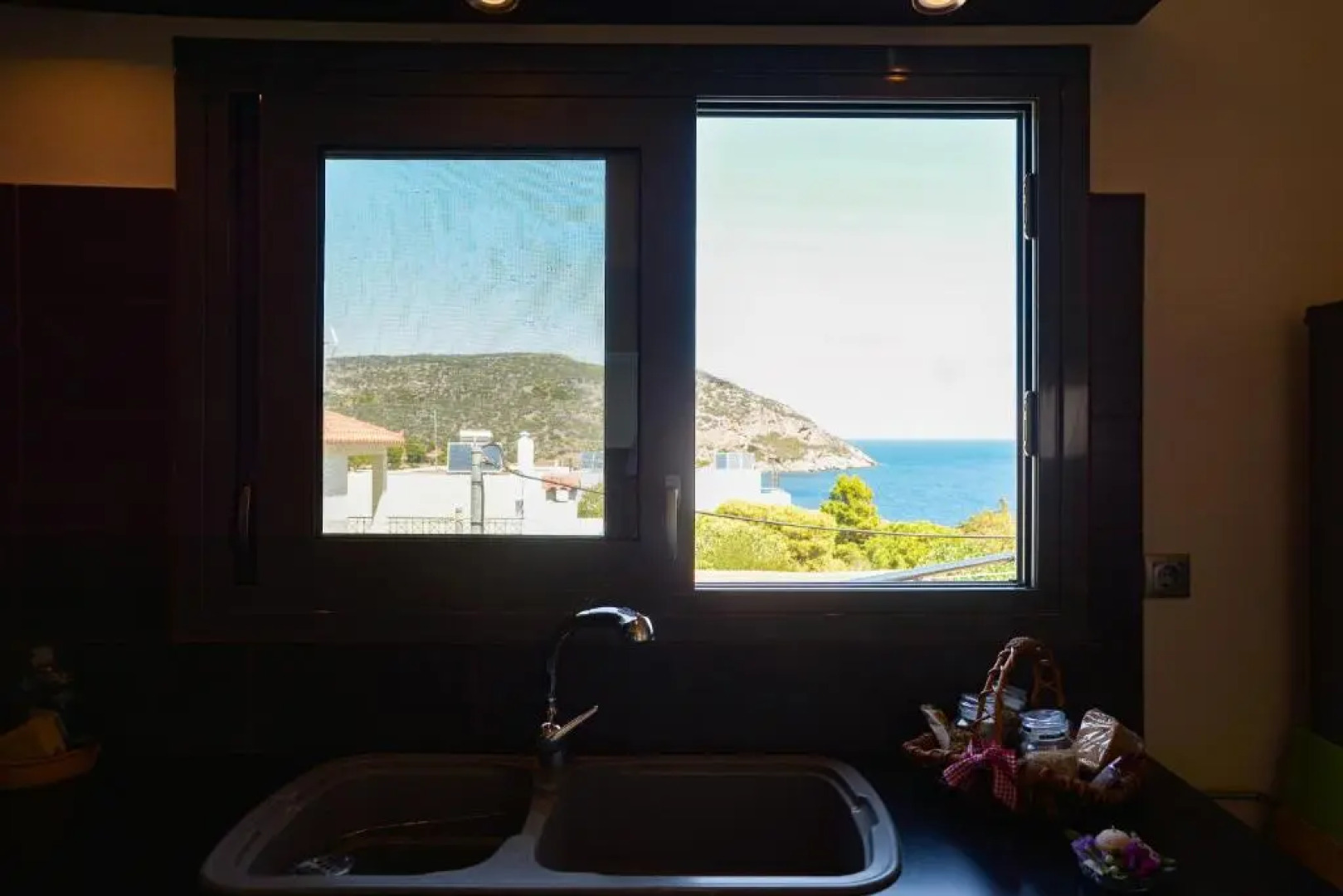 Serenity villa-2nd floor-Sea view-sandy beach 250m away.