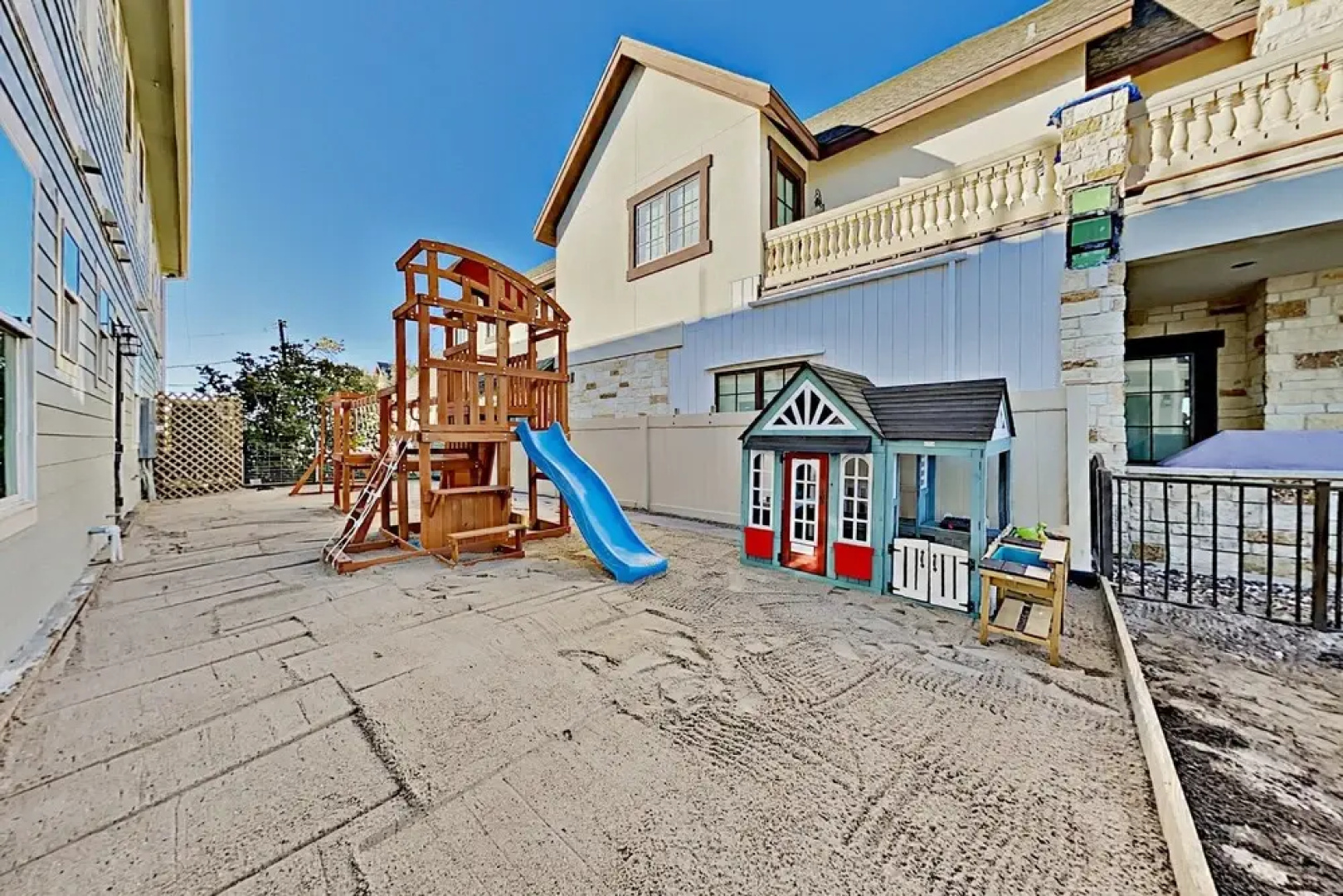 1231Swat 7 Bedroom Home