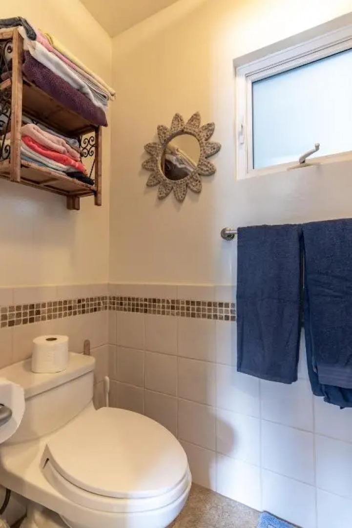 Newport Beach House 1 block from the beach FREE pickleball courts and 4 beach cruisers