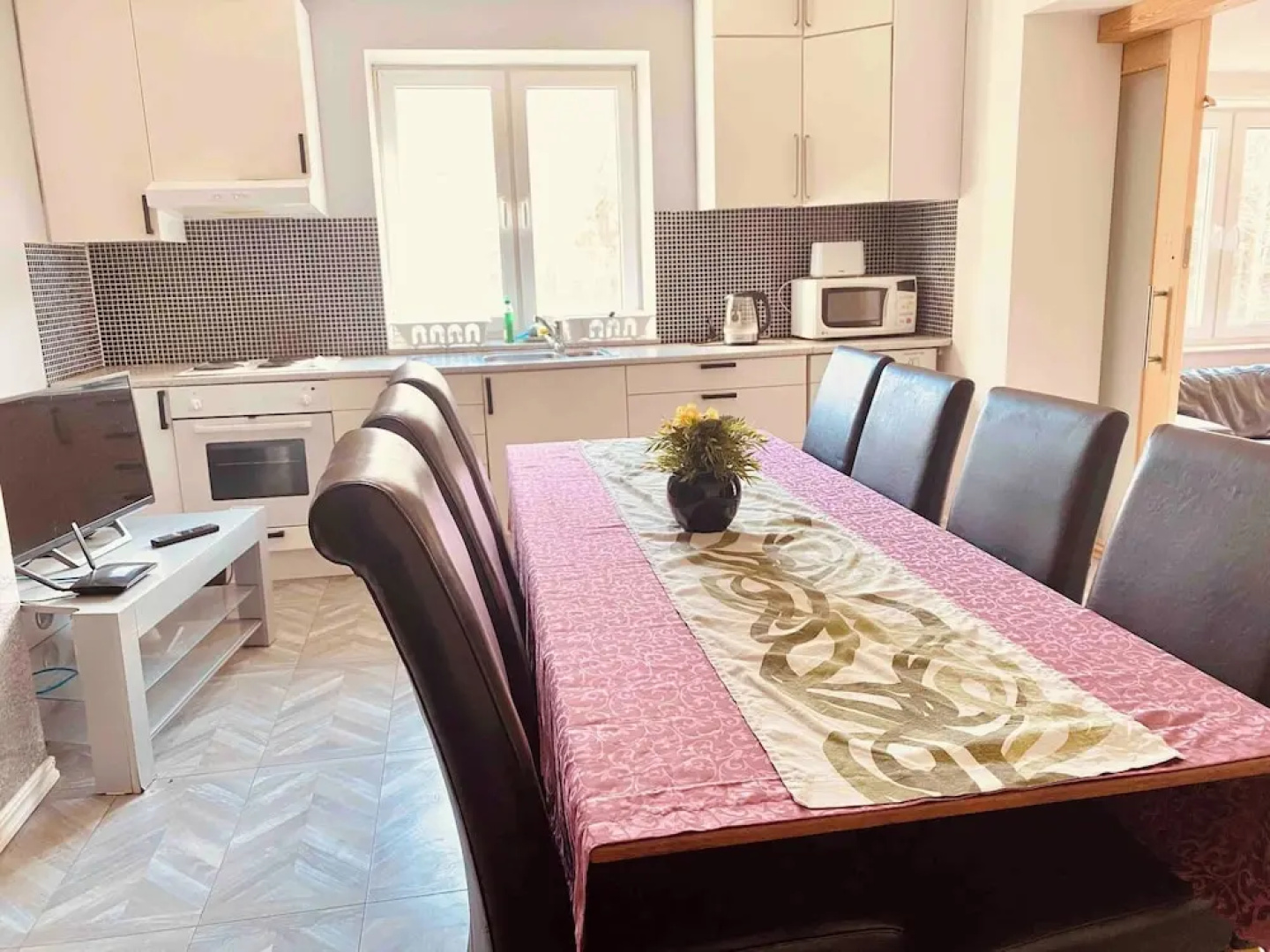 Bjurvik's Villa - Flat 2 - Business Customers Only