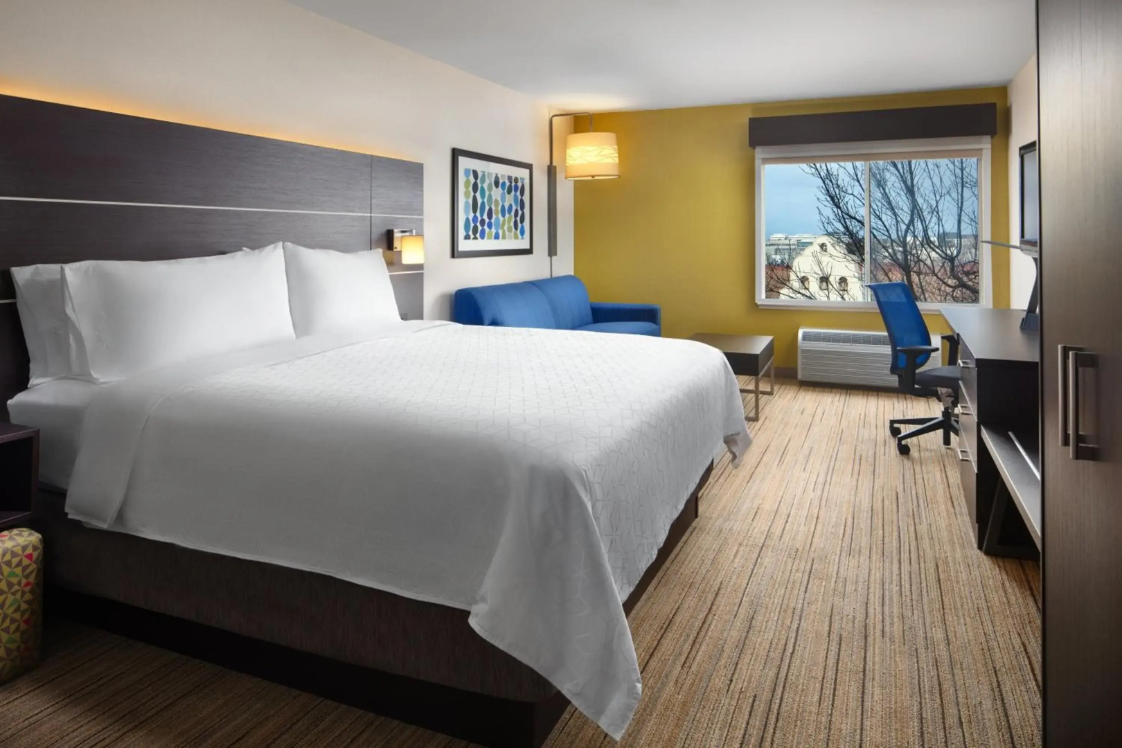 Holiday Inn Express Suites Belmont by IHG