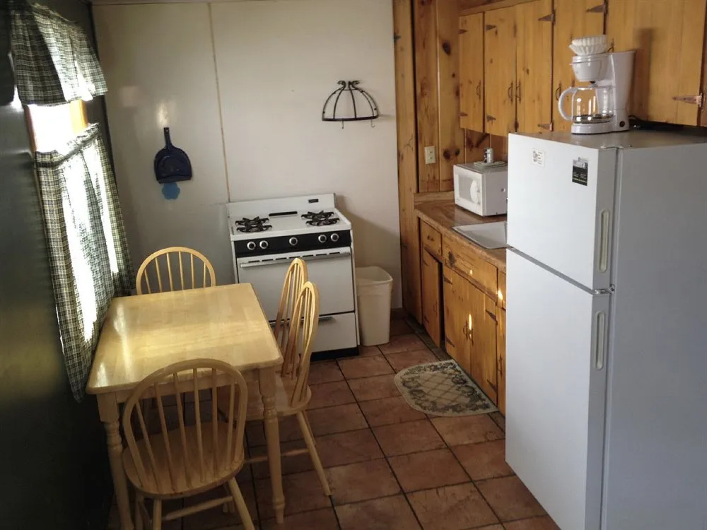 Foothills Lodge and Cabins