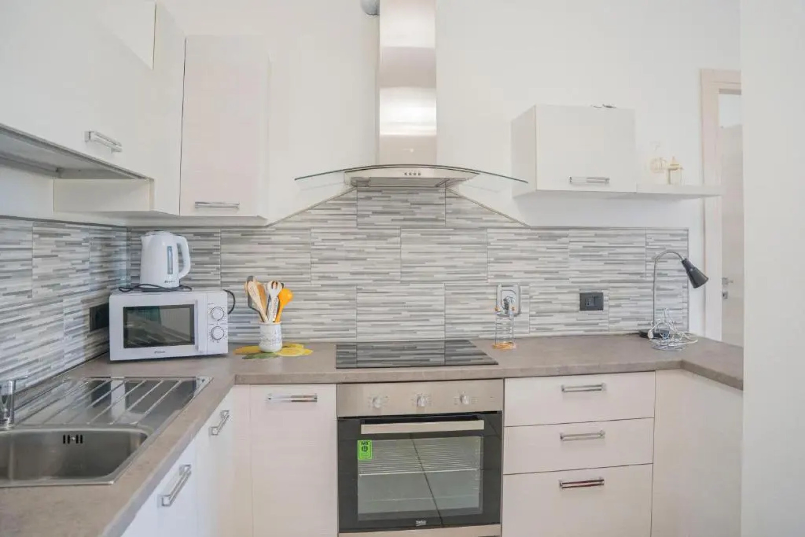 066 - VILLA LETIZIA, Elegante 3 PISCINA e Natura, 10 minuti da MARE e SPIAGGIE