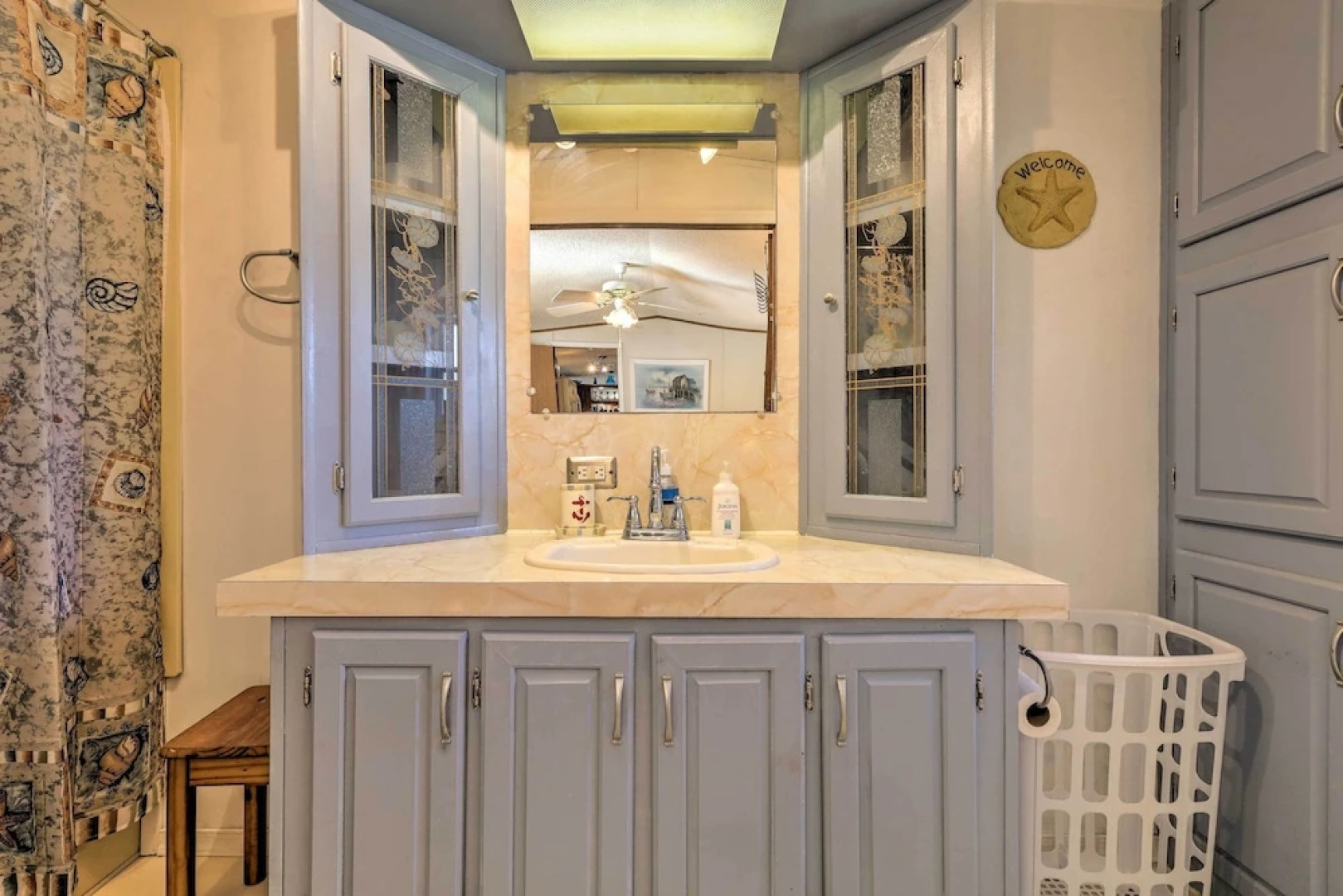 Quaint Chincoteague Island Hideaway w/ 2 Porches!