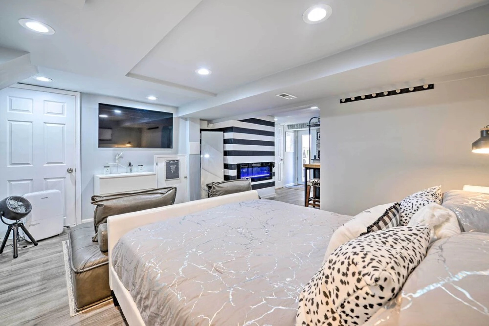 Stylish DC Studio ~ 5 Mi to National Mall!