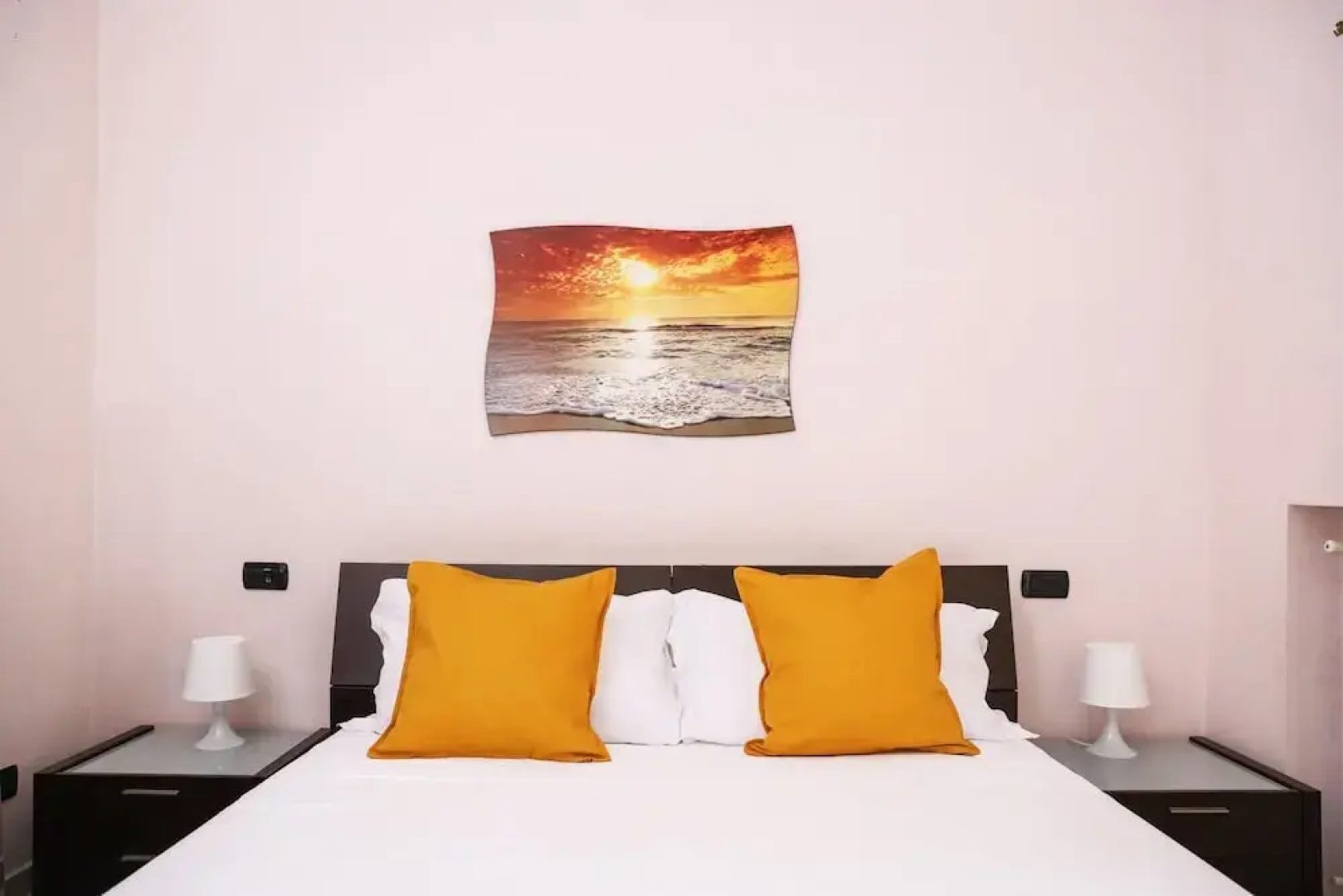 Metro Solfatara Apartment by Wonderful Italy