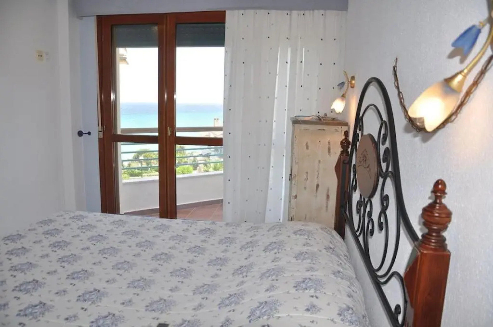 Yades elegant villa 2 minutes away from the beach