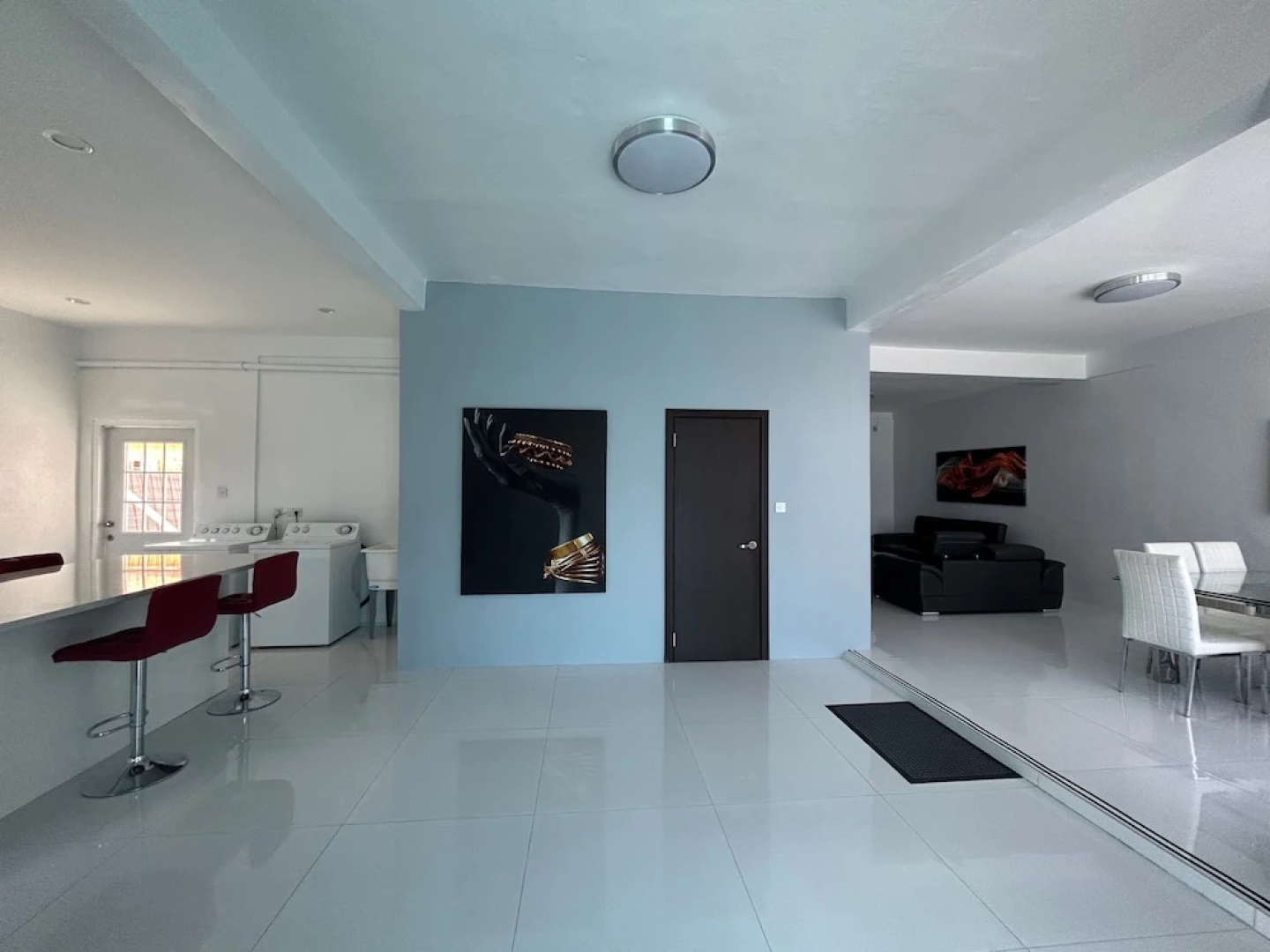 3Bd Luxury Villa Located in Prime Loc