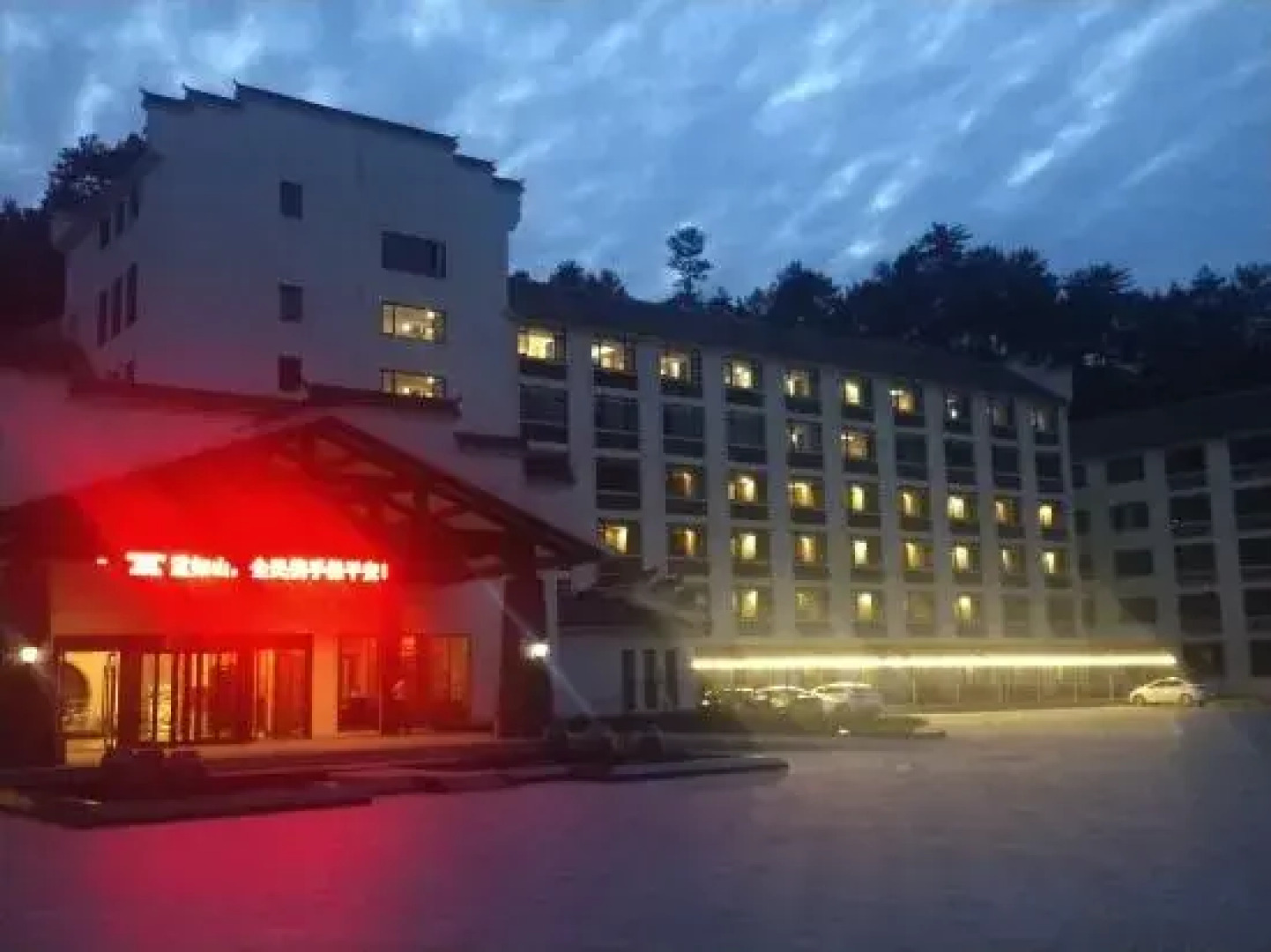 Tiantang Guzhai Holiday Hotel