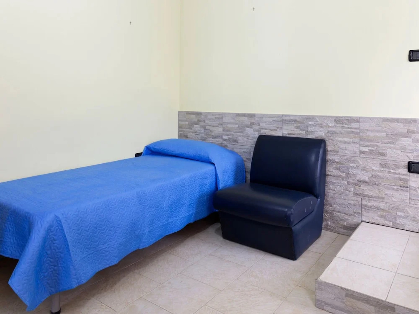 Pleasant Holiday Home in Mondragone With Garden