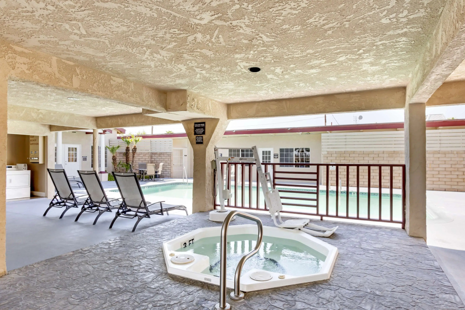Best Western China Lake Inn