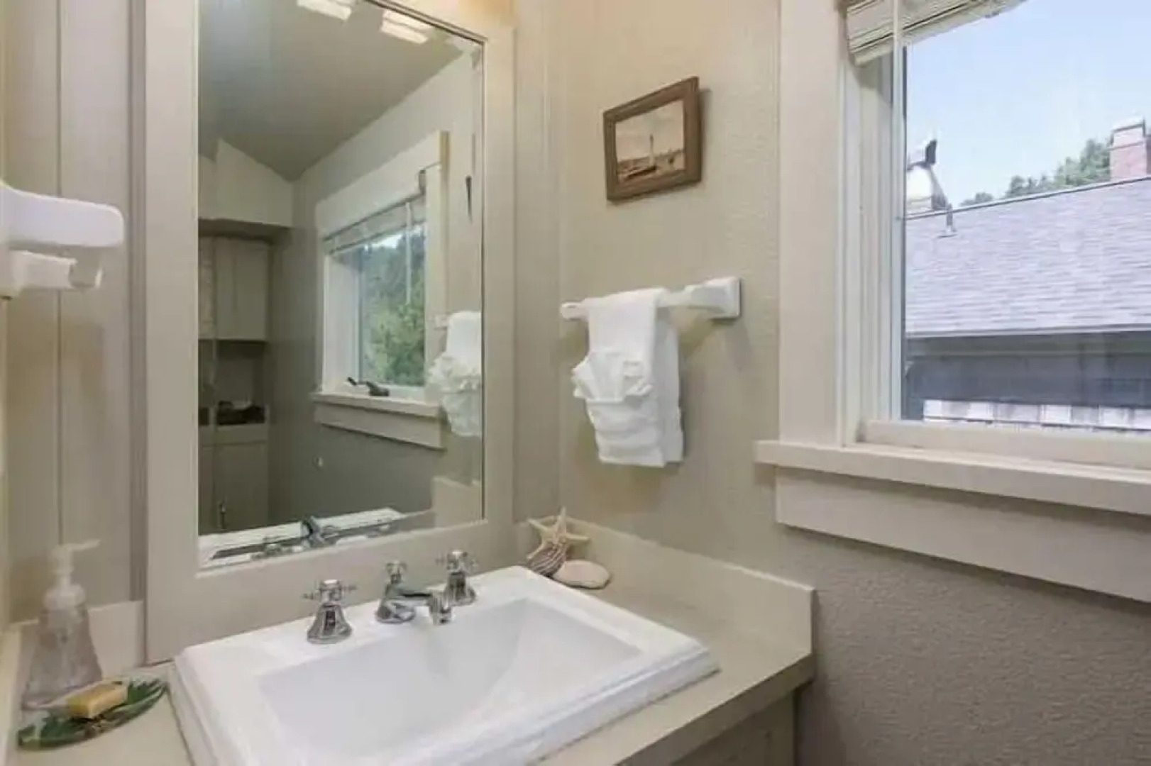 Chapman Cove by Avantstay Gorgeous Beach Bungalow w/ Sauna