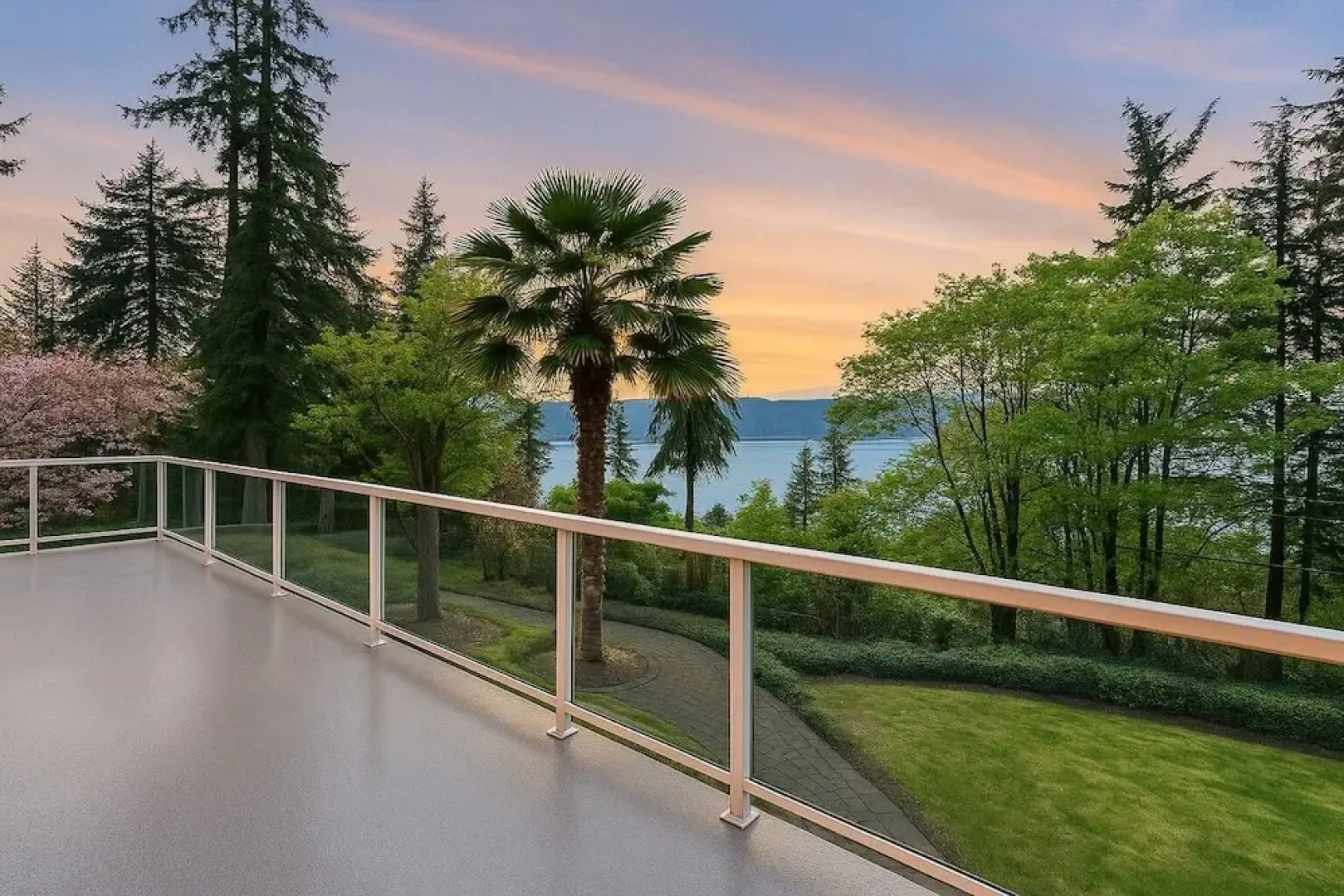 Luxury 180 degree Lake View