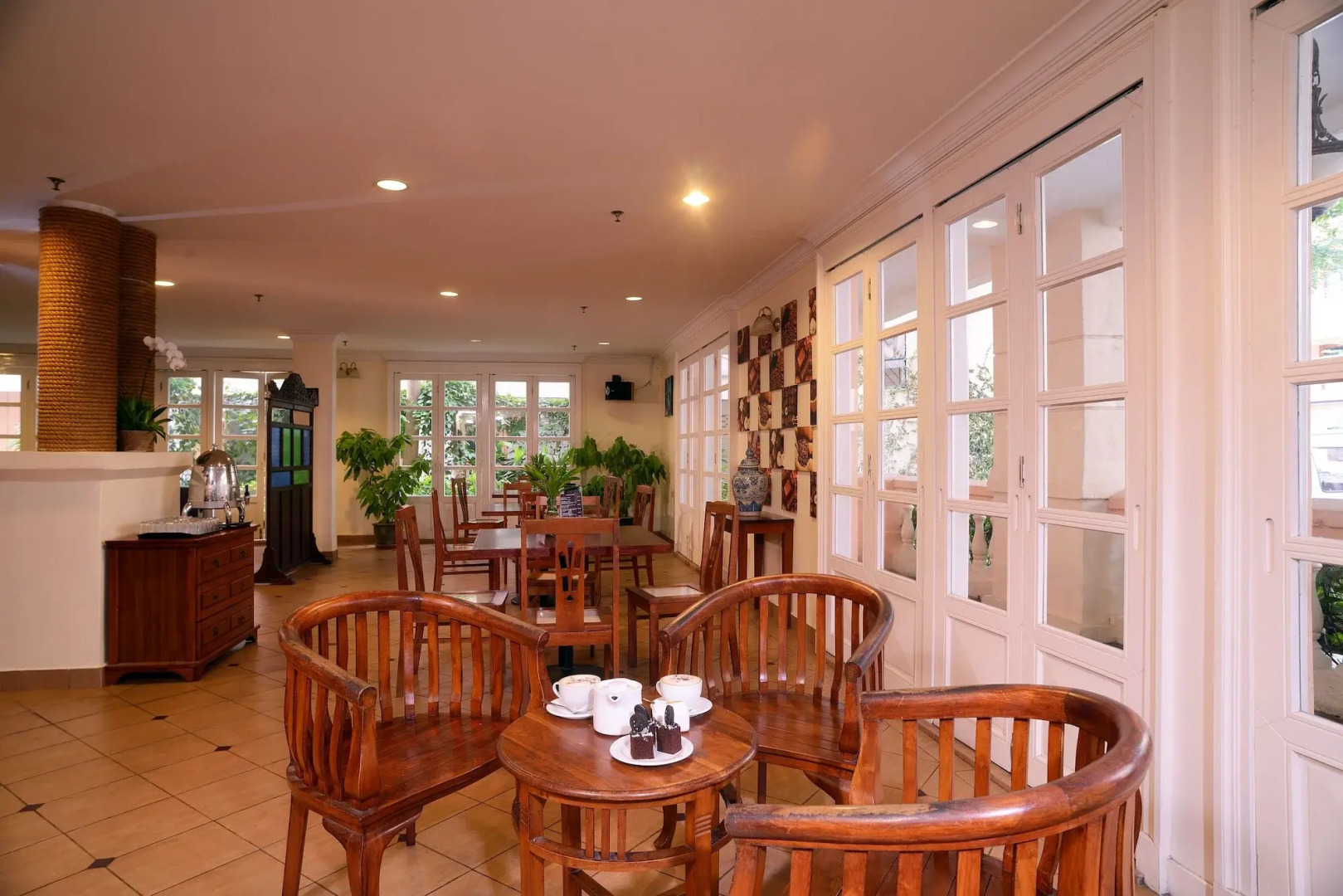 Bella Vista Waterfront Resort