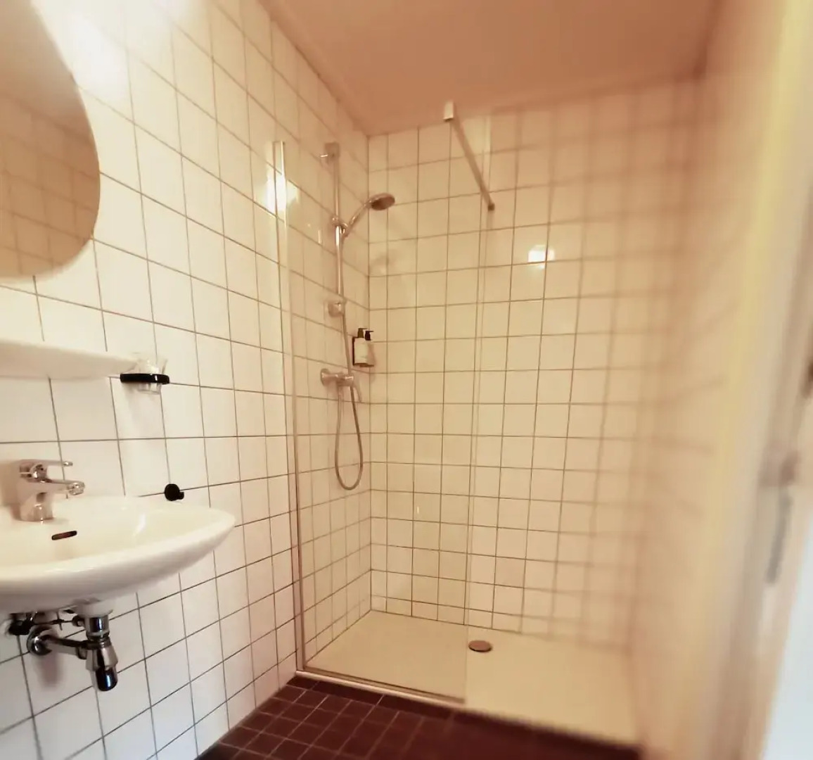 Green White Hotel Restaurant