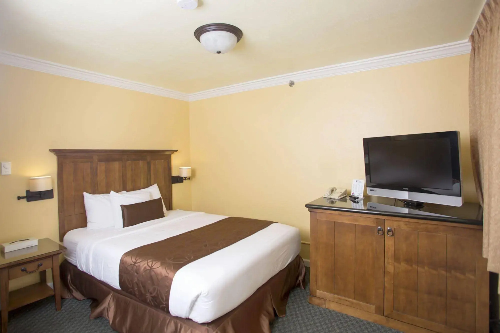 The Royal Victorian Motel