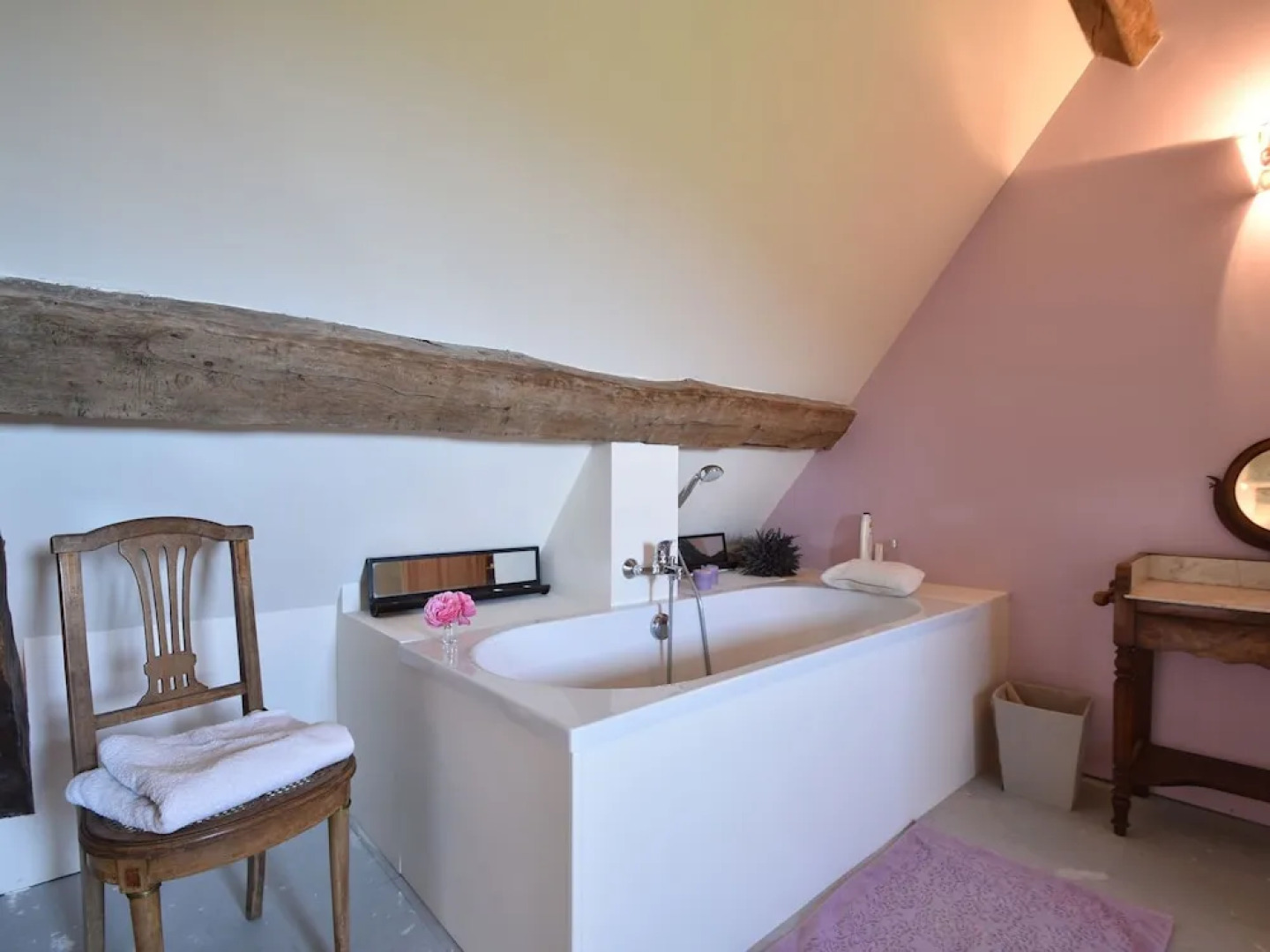 Authentic 17th Century Home With Vast Garden, 4km From the Beach