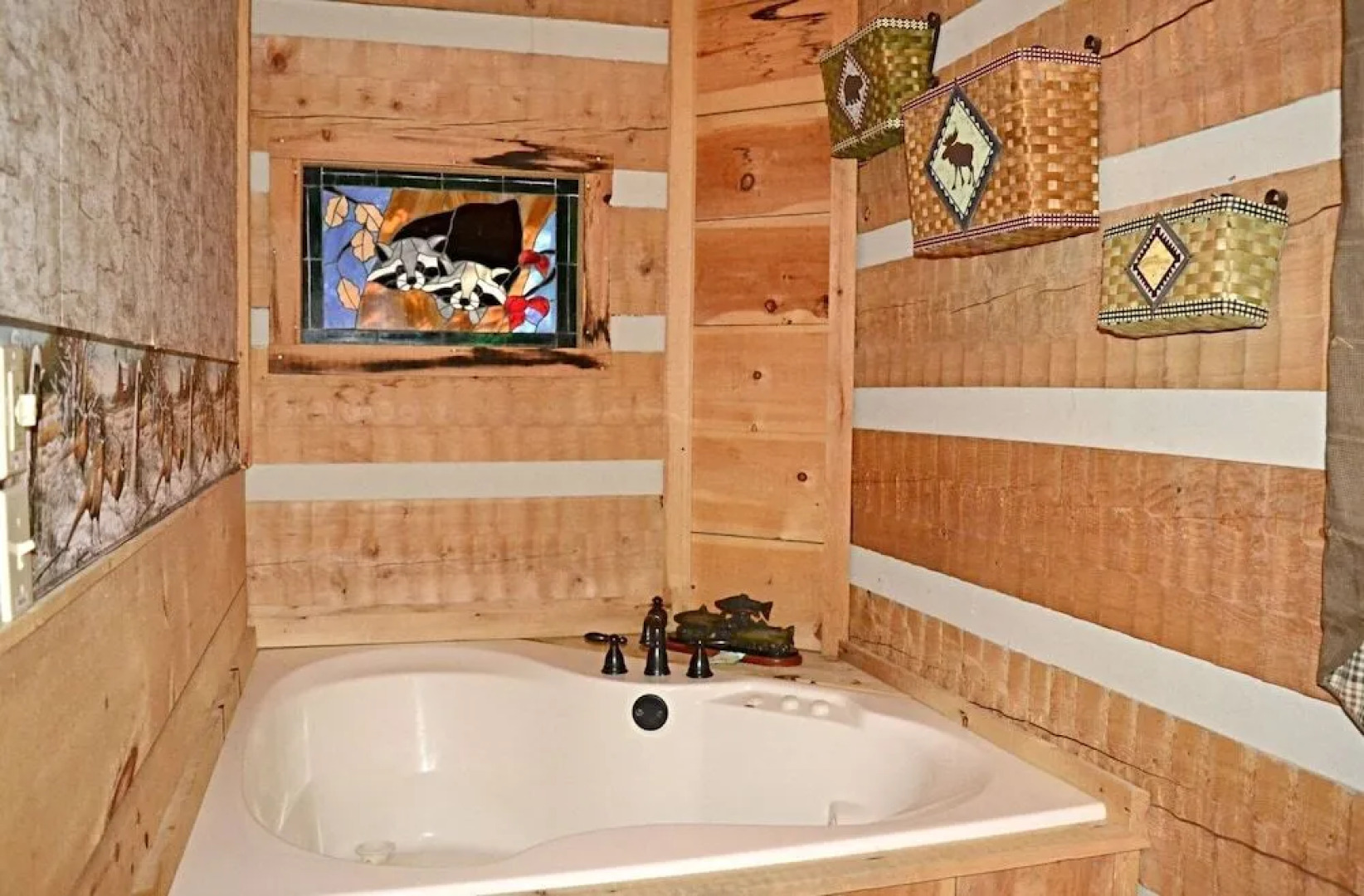 Streamsong Secluded Creek View Cabin with Hot Tub and Pool Table by RedAwning