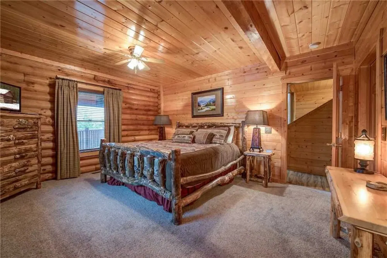 Dreamscapes 5 Bedroom Mountain View Home with Hot Tub