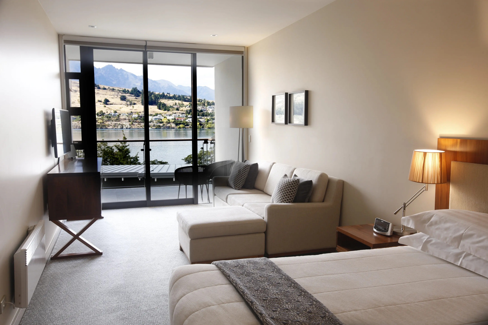 The Rees Hotel, Luxury Apartments & Lakeside Residences